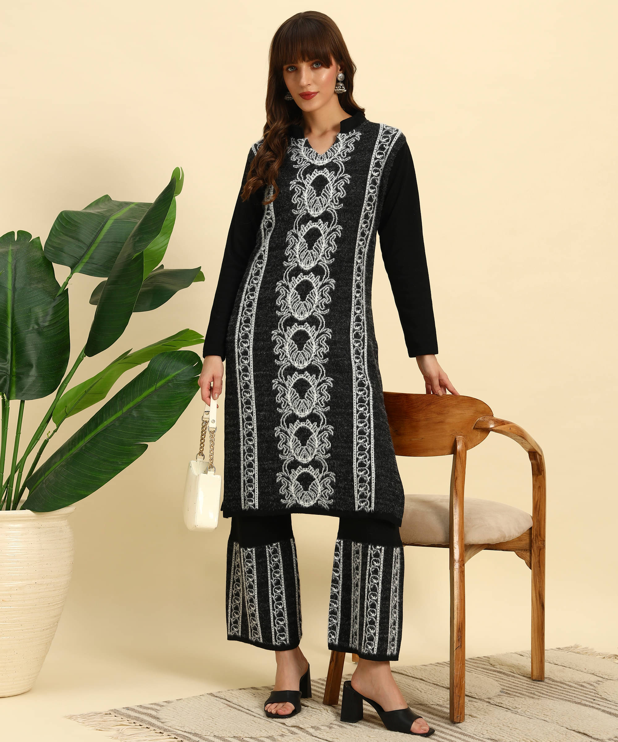     			Canblar Women Woollen Striped Straight Kurti With Palazzo ( Black )