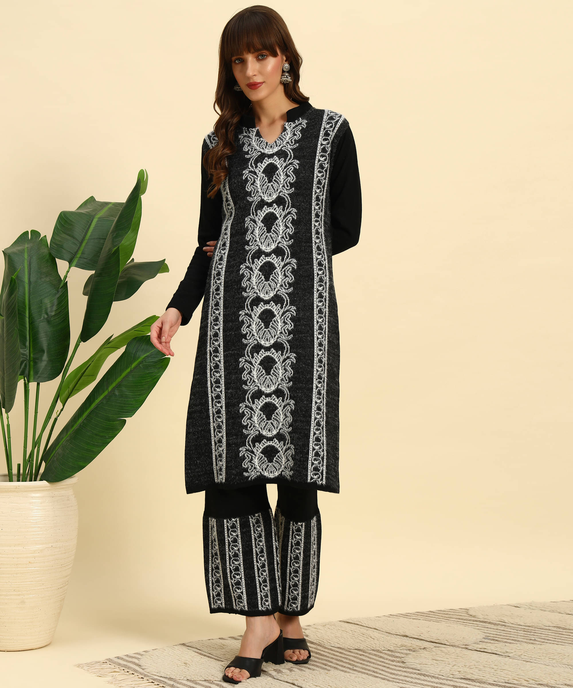     			Canblar Women Woollen Striped Straight Kurti With Palazzo ( Black )