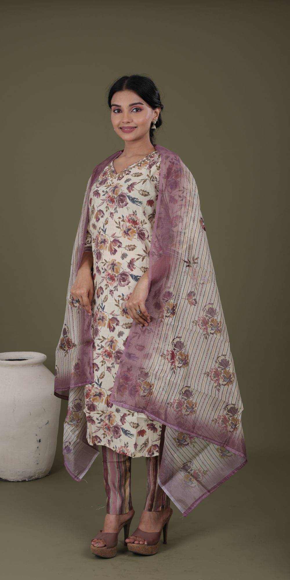     			HOUSE OF REVATI Women Silk Printed Straight Kurti With Pants ( Brown )