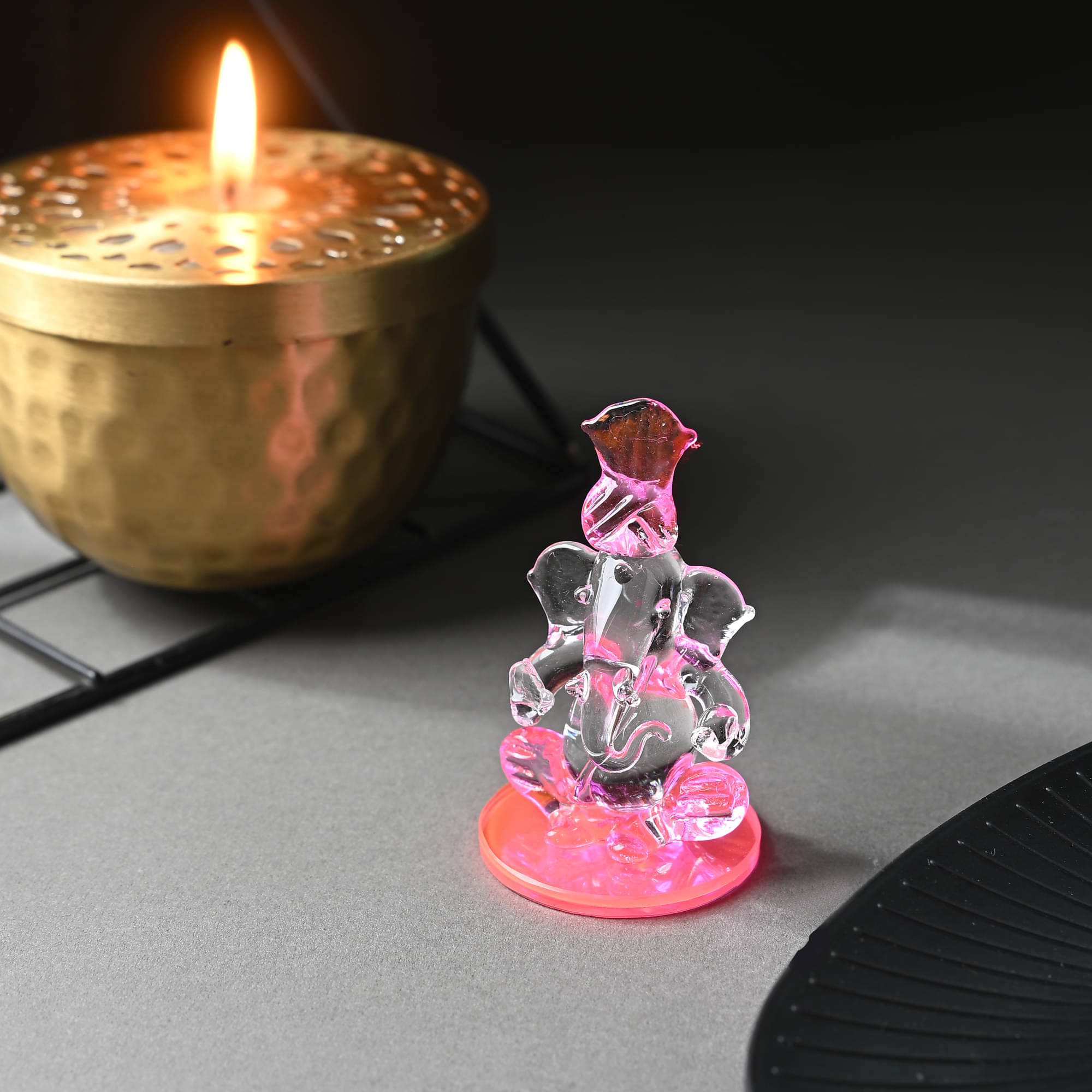     			Pink Crystal Glass Handmade Ganesha Showpiece, Ideal for Mandir, Car Dashboard, Home & Office Decoration, Gift
