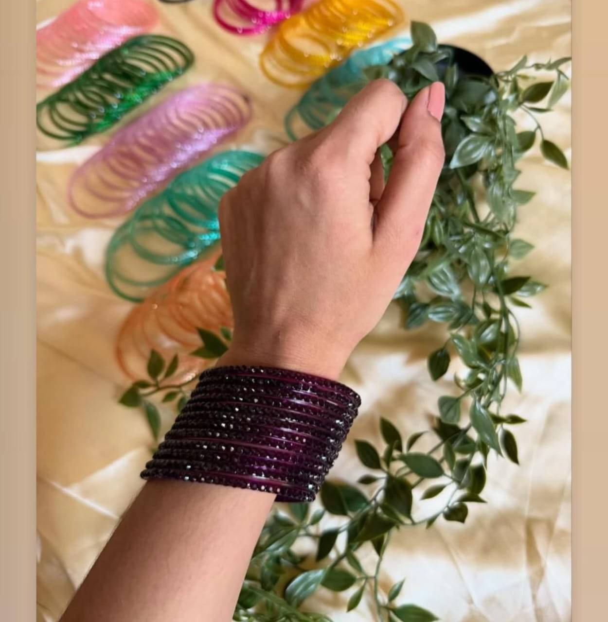     			Divine Glass Wine Bangle Set ( Pack of 12 )