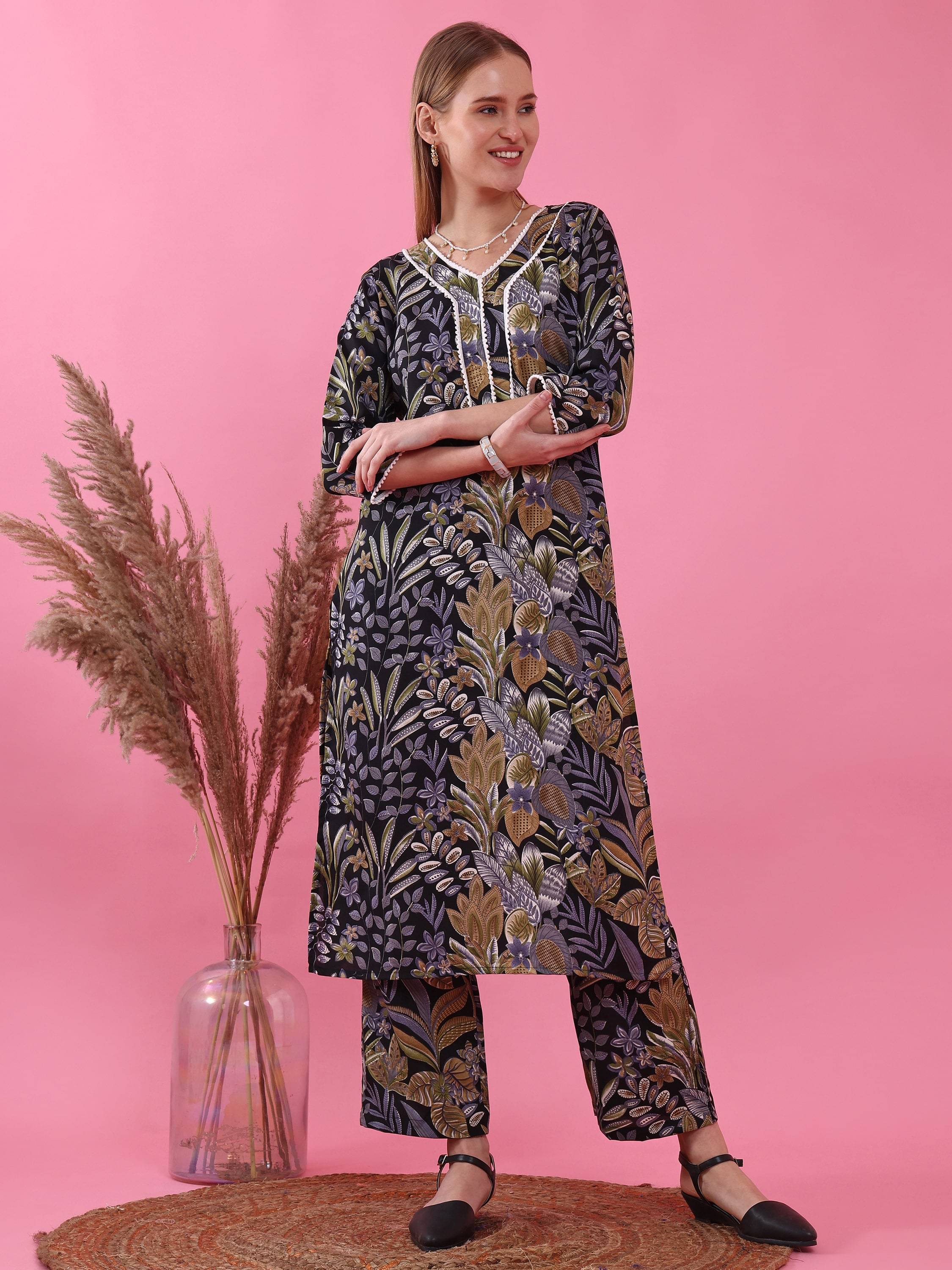     			Sheetal associates Women Cotton Blend Printed Straight Kurti With Pants ( Multicolor )