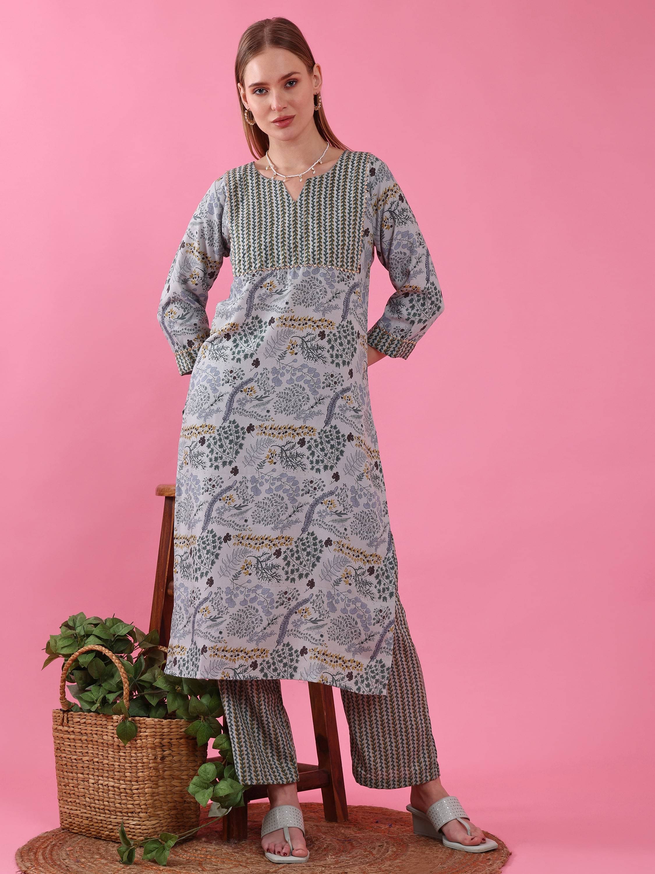     			Sheetal associates Women Cotton Blend Printed Straight Kurti With Pants ( Grey )