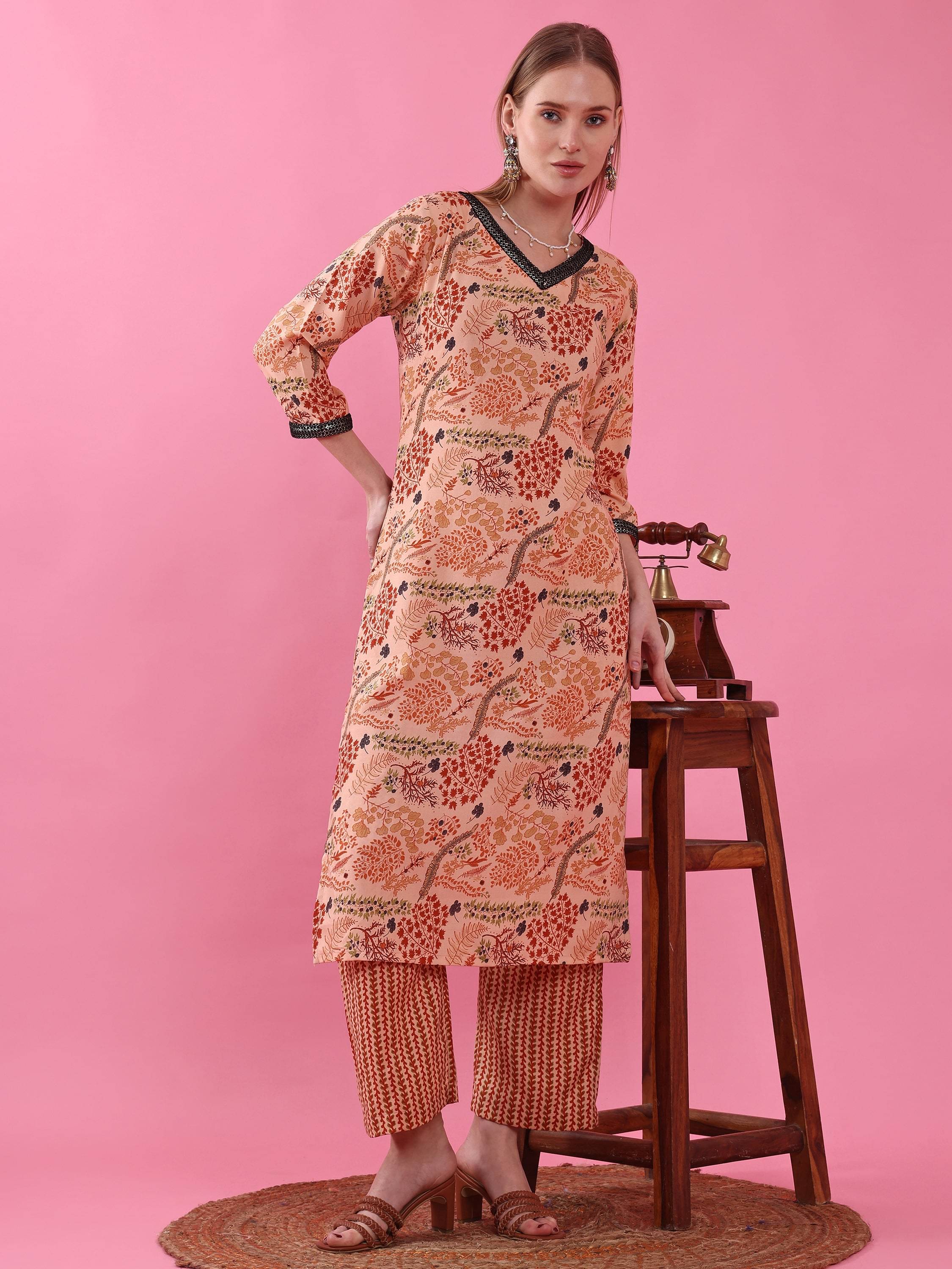     			Sheetal associates Women Cotton Blend Printed Straight Kurti With Pants ( Orange )