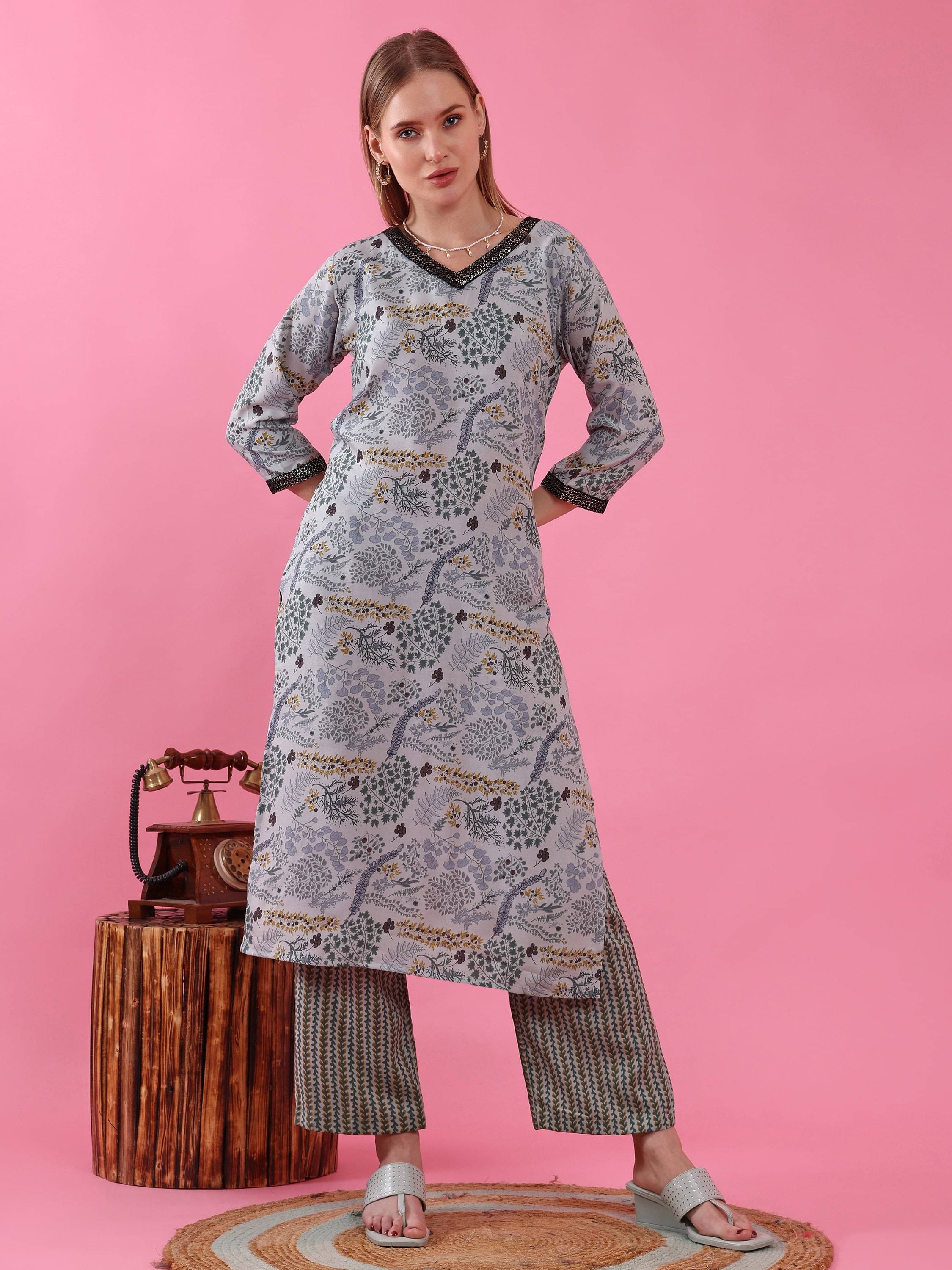     			Sheetal associates Women Cotton Blend Printed Straight Kurti With Pants ( Grey )