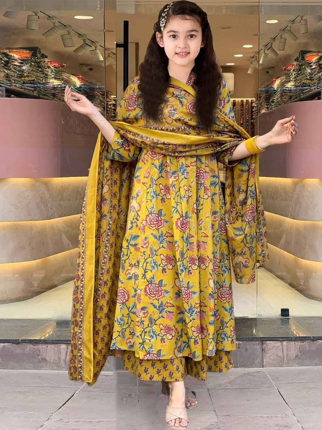     			Vetrokart Girls Cotton Blend Kurti with Salwar ( Pack of 1 , Yellow )