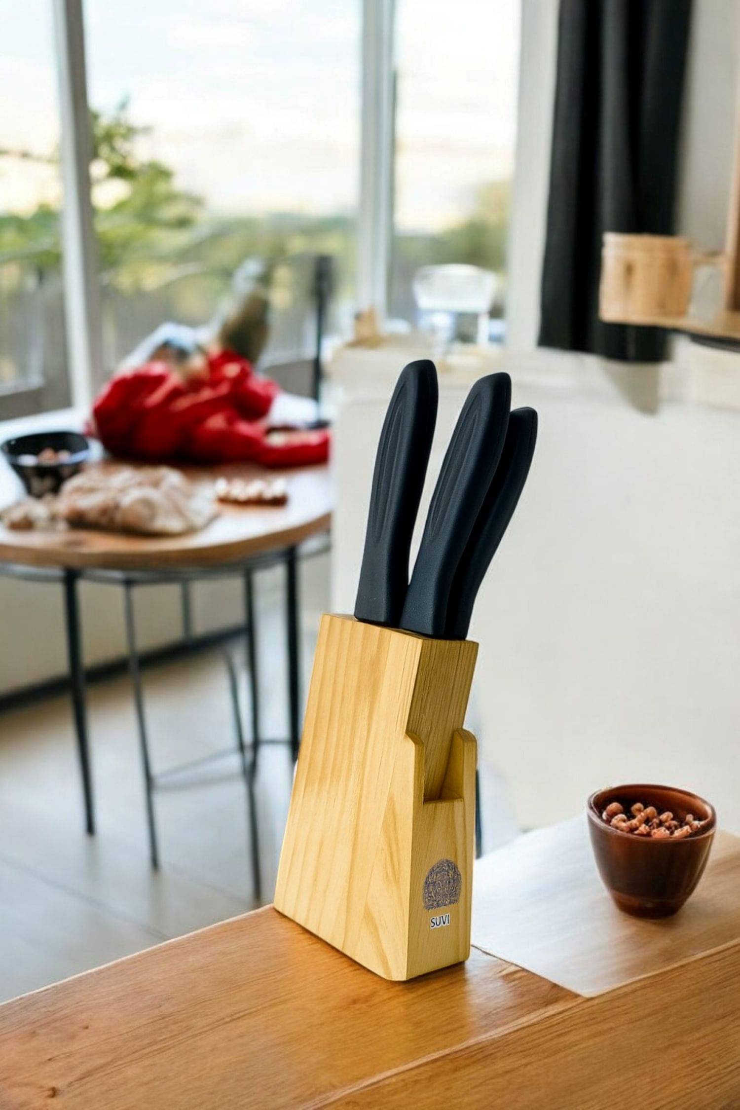     			4-Piece Knife Set