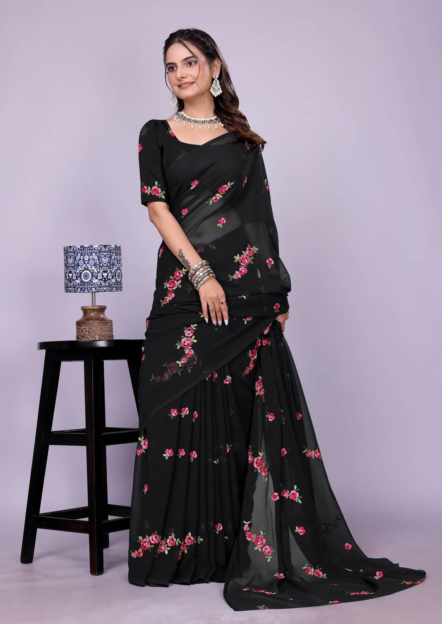     			Aika Georgette Embroidered Regular Saree With Unstitched Blouse Piece ( Black )
