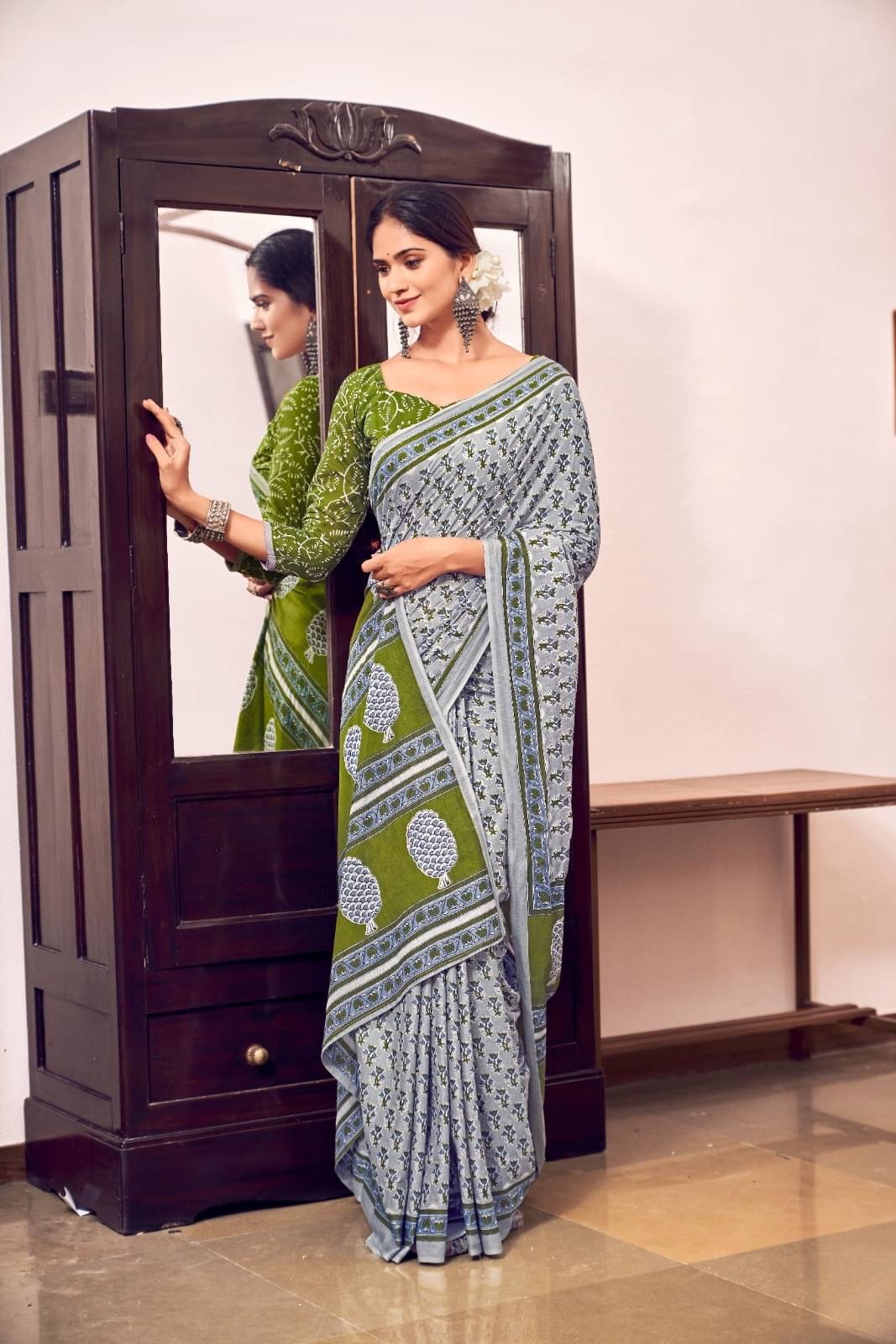     			BRENZZAFASHION Cotton Printed Bhagalpuri Saree With Unstitched Blouse Piece ( Cream )