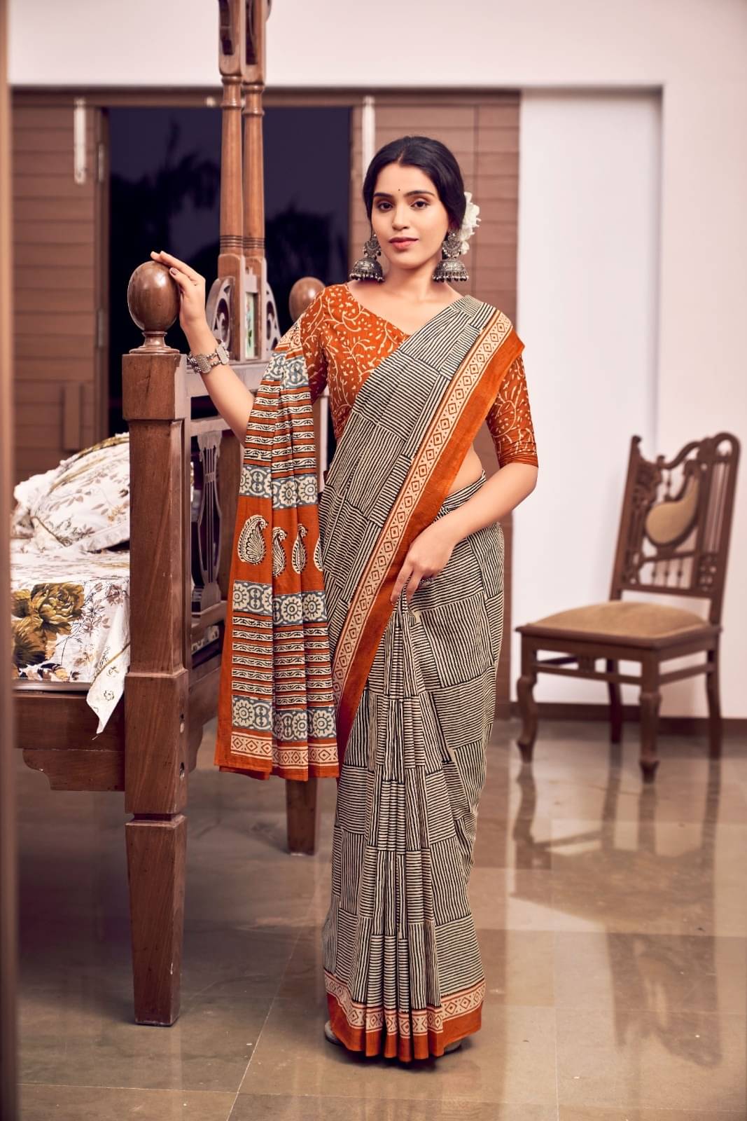     			BRENZZAFASHION Cotton Printed Bhagalpuri Saree With Unstitched Blouse Piece ( Dark Grey )
