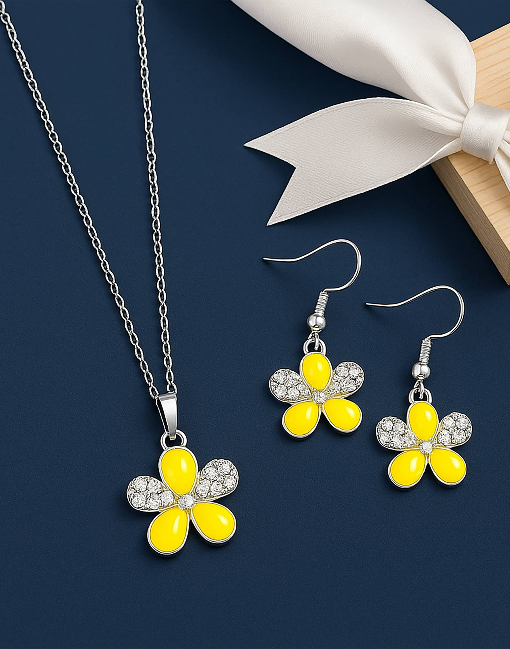     			SHAKH-KRIVA Yellow Pendant set ( Pack of 1 )