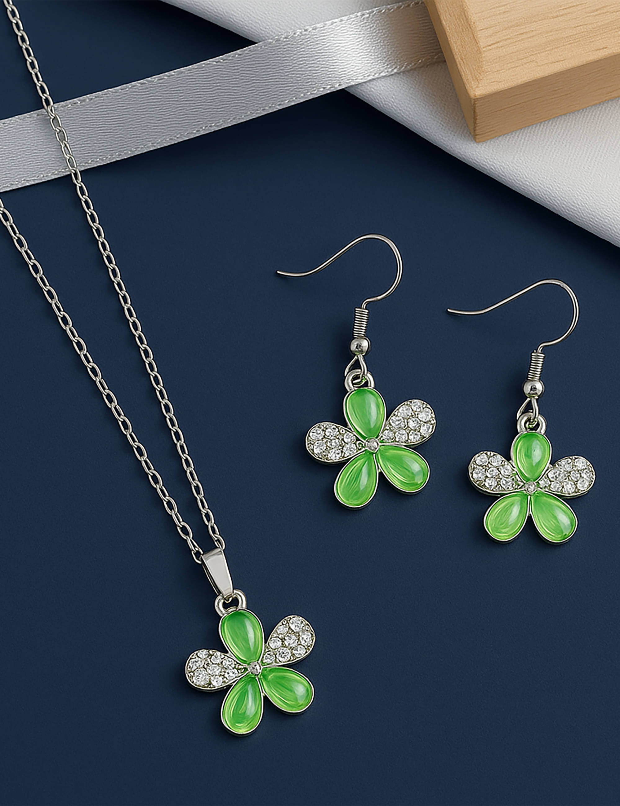     			SHANKHRAJ MA LL Green Pendant set ( Pack of 1 )