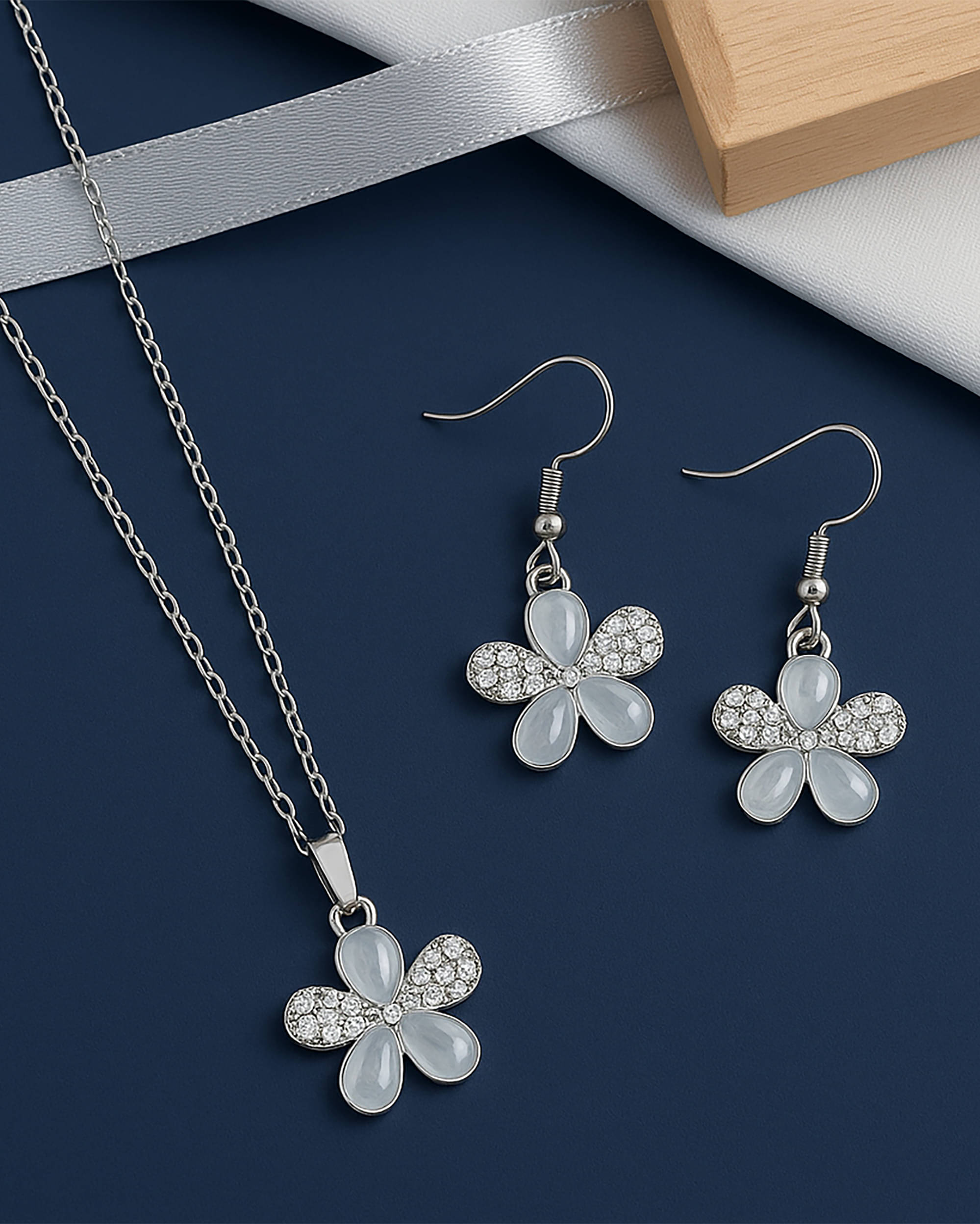     			SHANKHRAJ MA LL Light Grey Pendant set ( Pack of 1 )