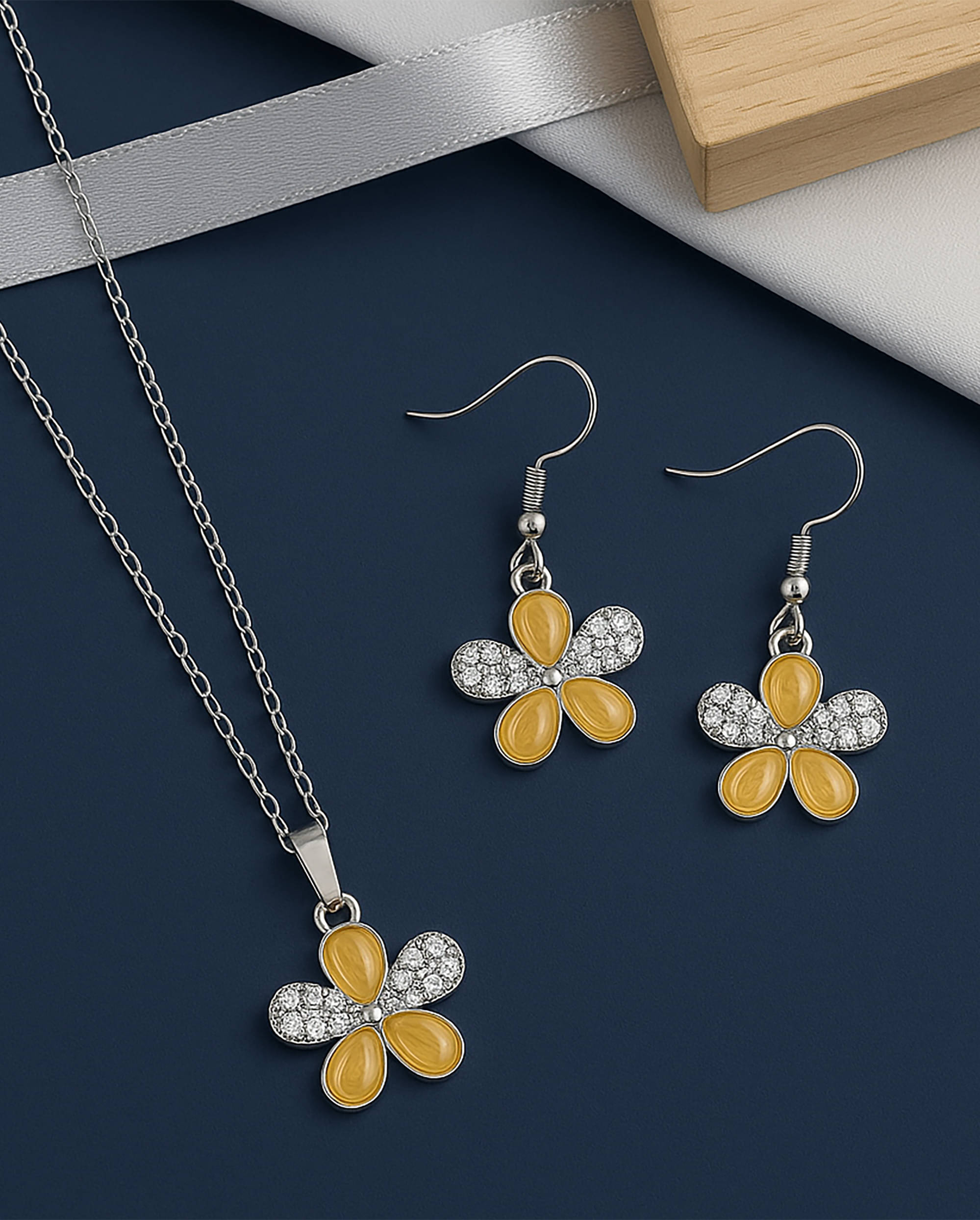     			SHANKHRAJ MA LL Orange Pendant set ( Pack of 1 )