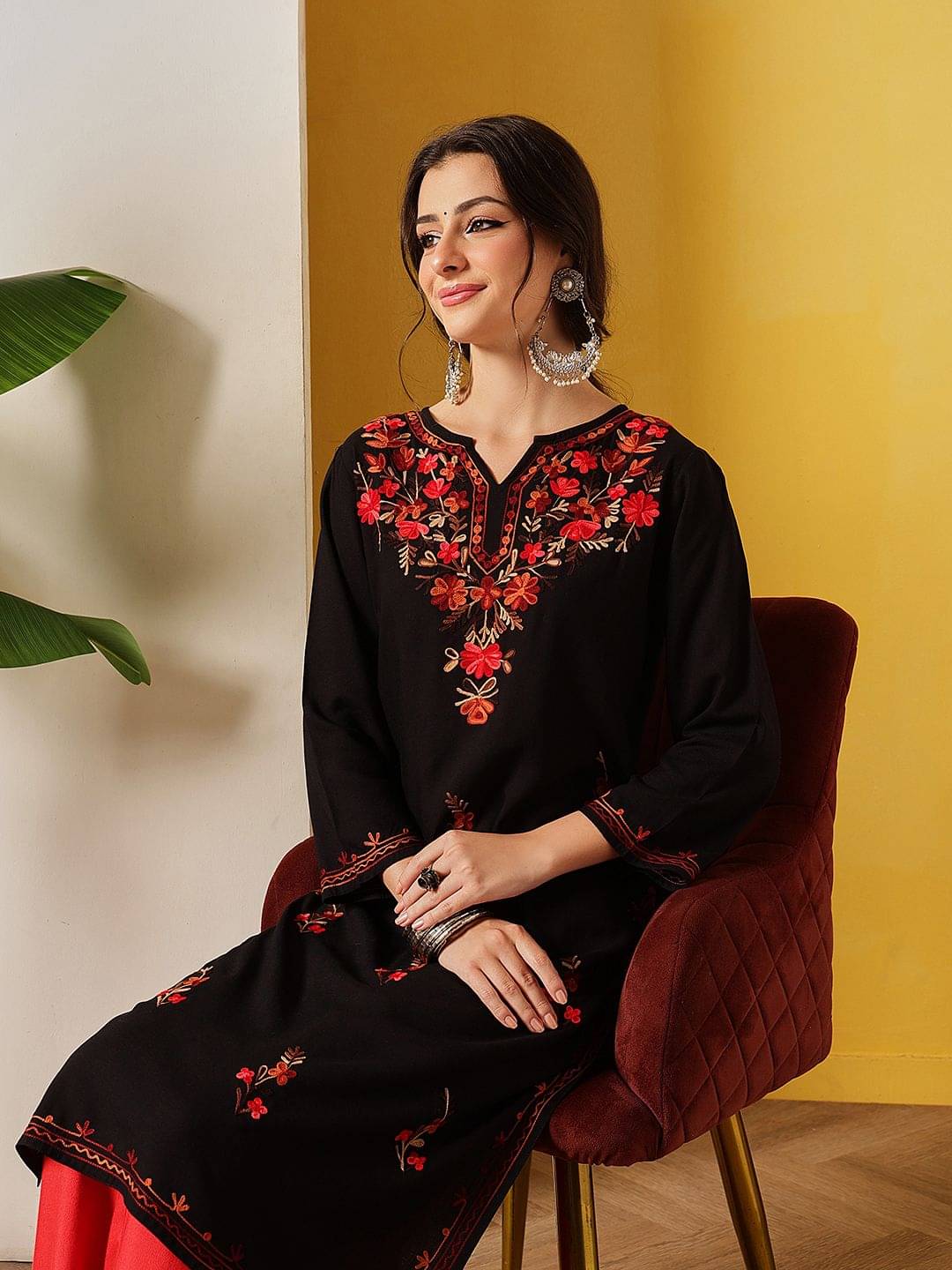 Fembliss Women Viscose Rayon Embroidered Straight Kurti ( Black )     			Fembliss Women Viscose Rayon Embroidered Straight Kurti ( Black )