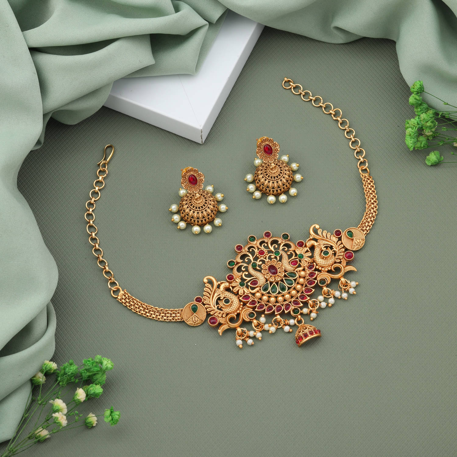     			ROFARWORD Gold Brass Necklace Set ( Pack of 1 )