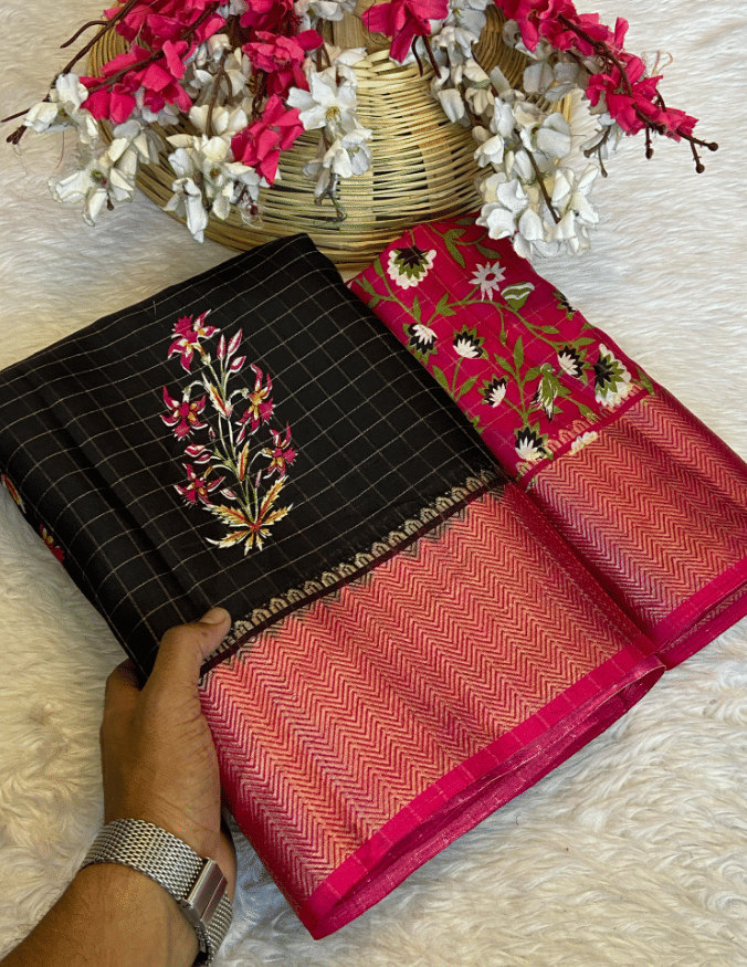     			VAANISRI Cotton Printed Regular Saree With Unstitched Blouse Piece ( Black )