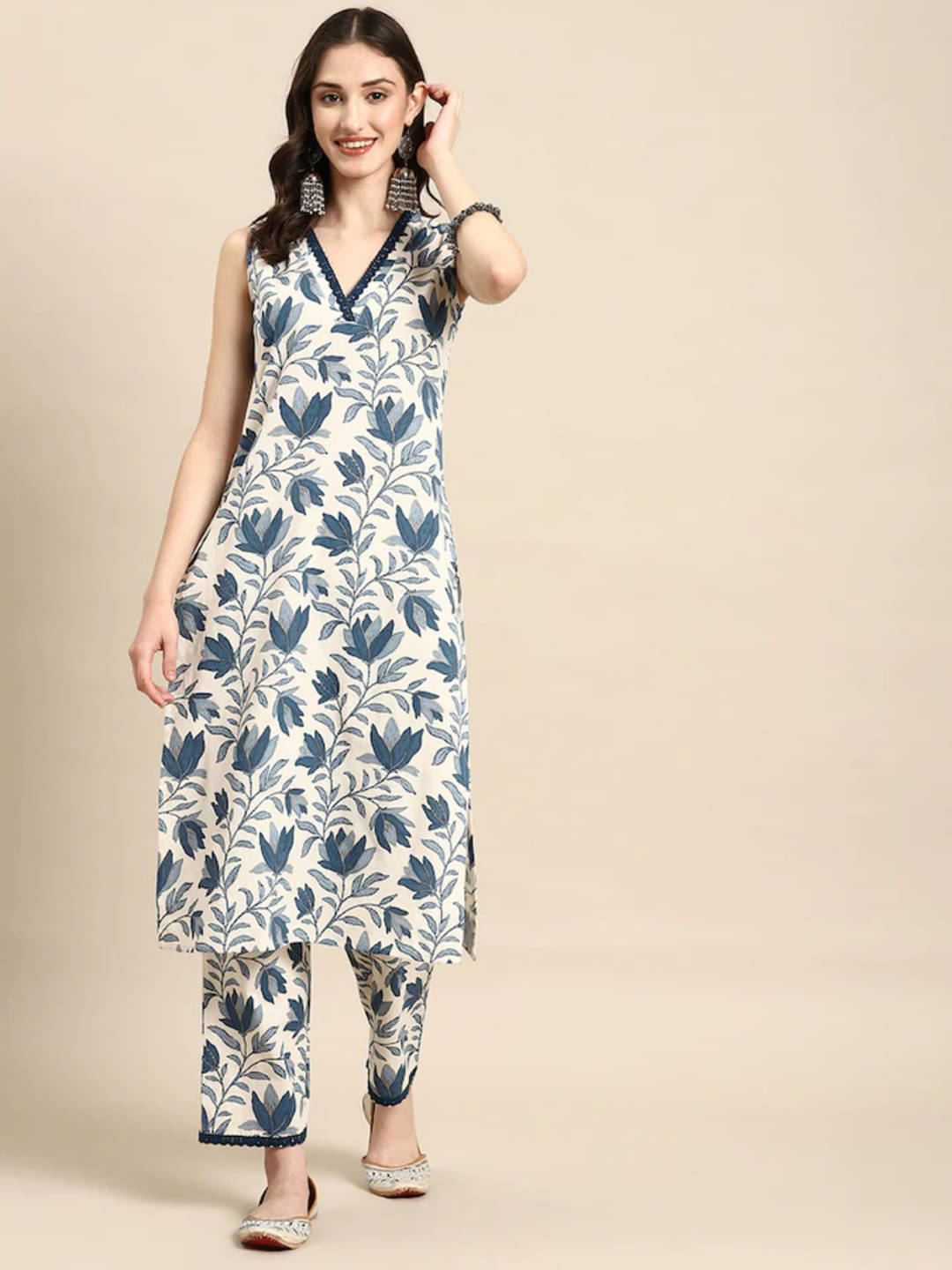     			VASTRANARI Women Cotton Printed Straight Kurti With Pants ( Blue )