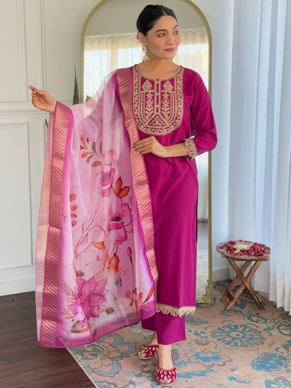     			VASTRANARI Women Viscose Embroidered Straight Kurti With Pants ( Pink )