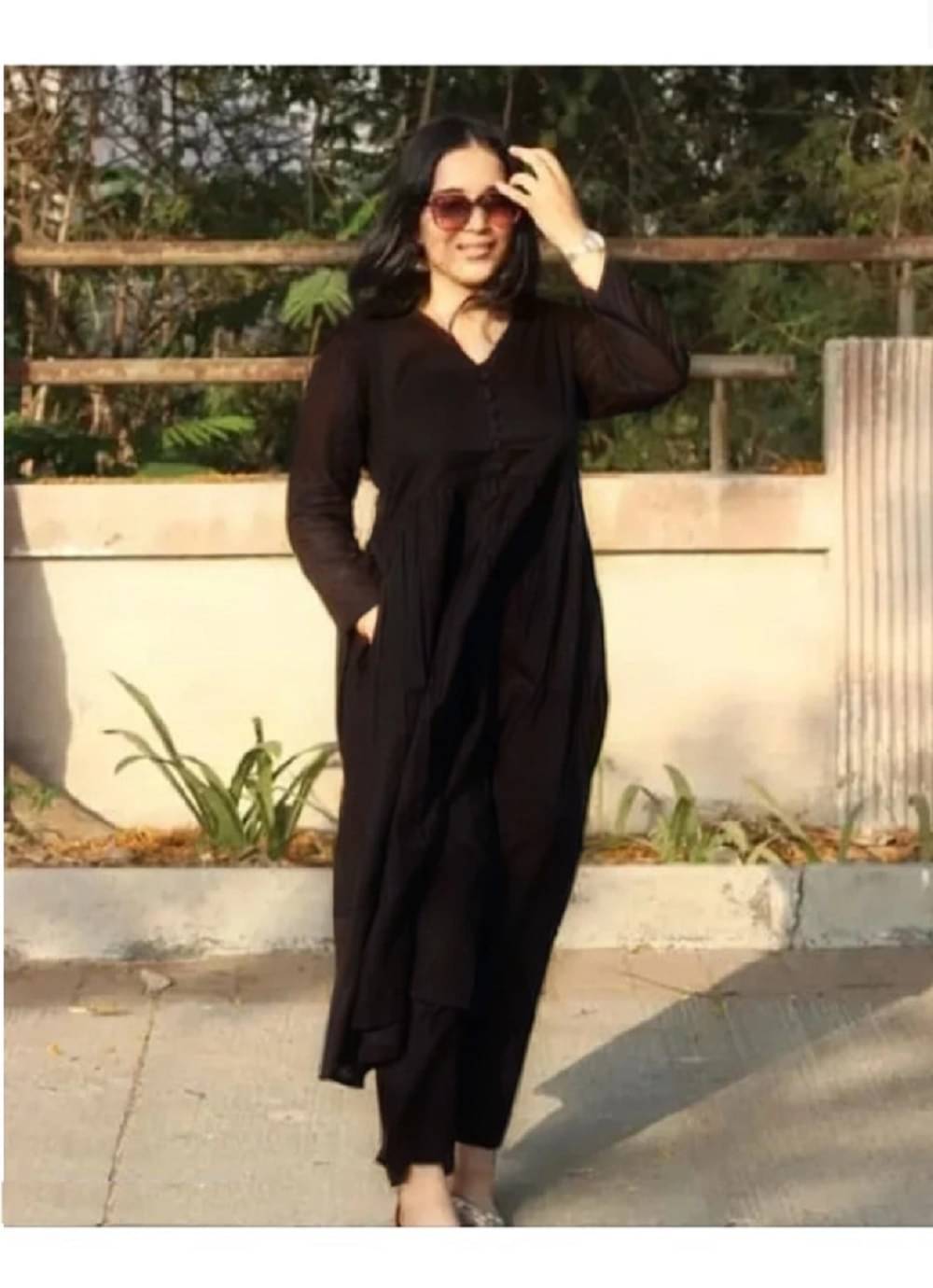     			Gobya Women Rayon Solid Flared Kurti With Pants ( Black )