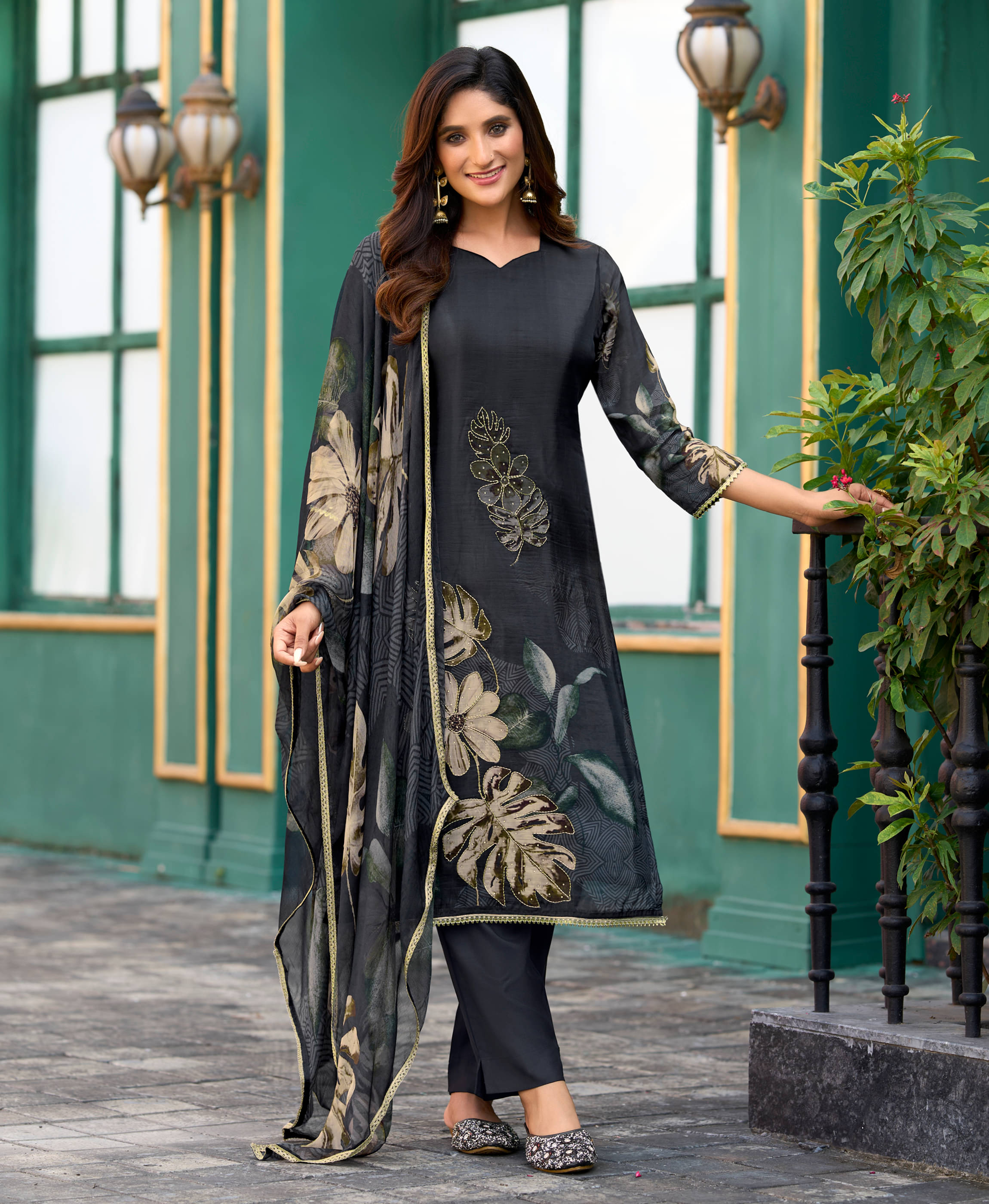 MOJILAA Women Organza Printed Straight Kurti With Pants ( Black ) MOJILAA Women Organza Printed Straight Kurti With Pants ( Black )
