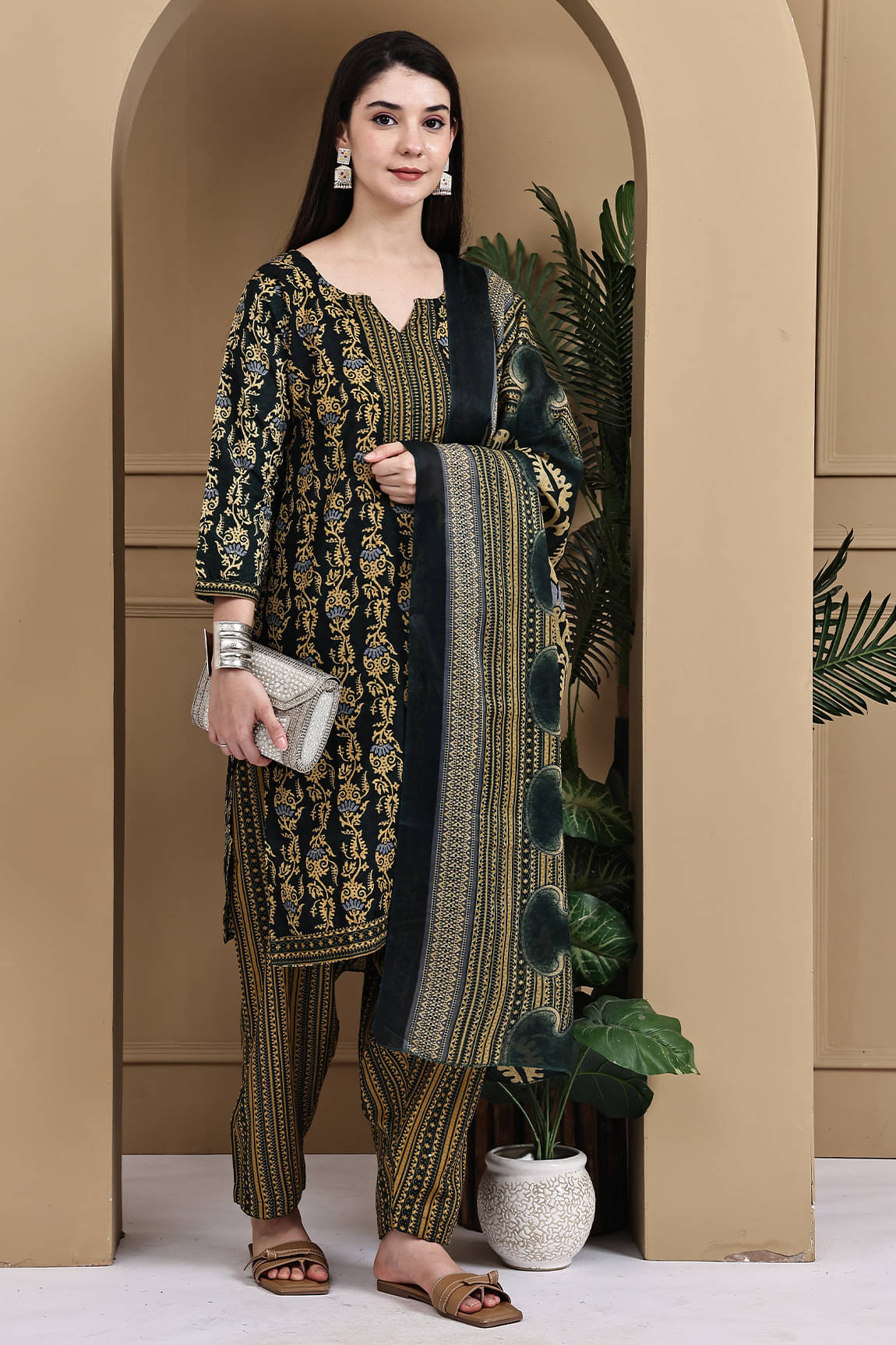     			ROLYPOLY Women Cotton Blend Printed Straight Kurti With Patiala Salwar ( Green )