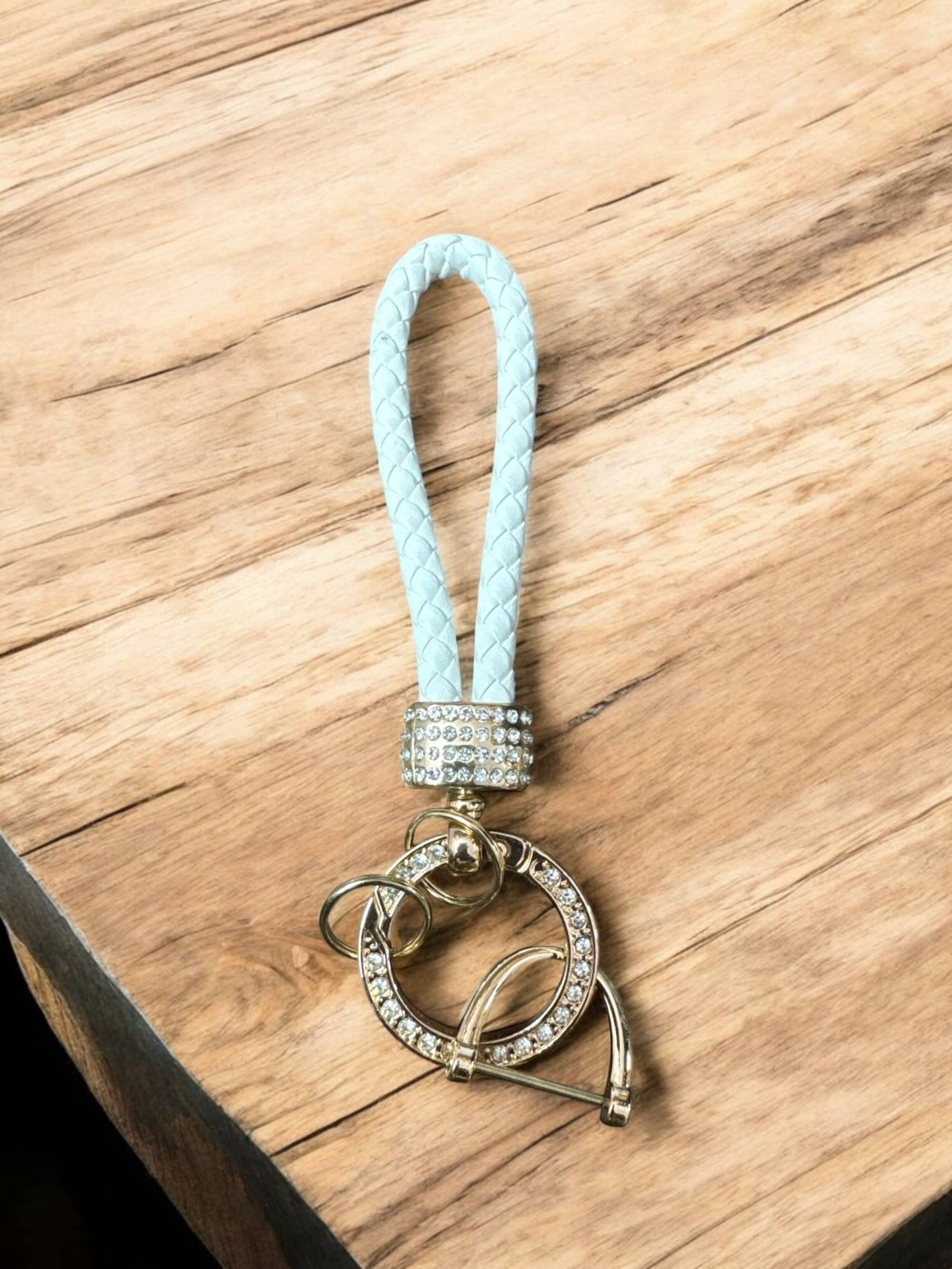     			WinKey White Men's Regular Keychain ( Pack of 1 )