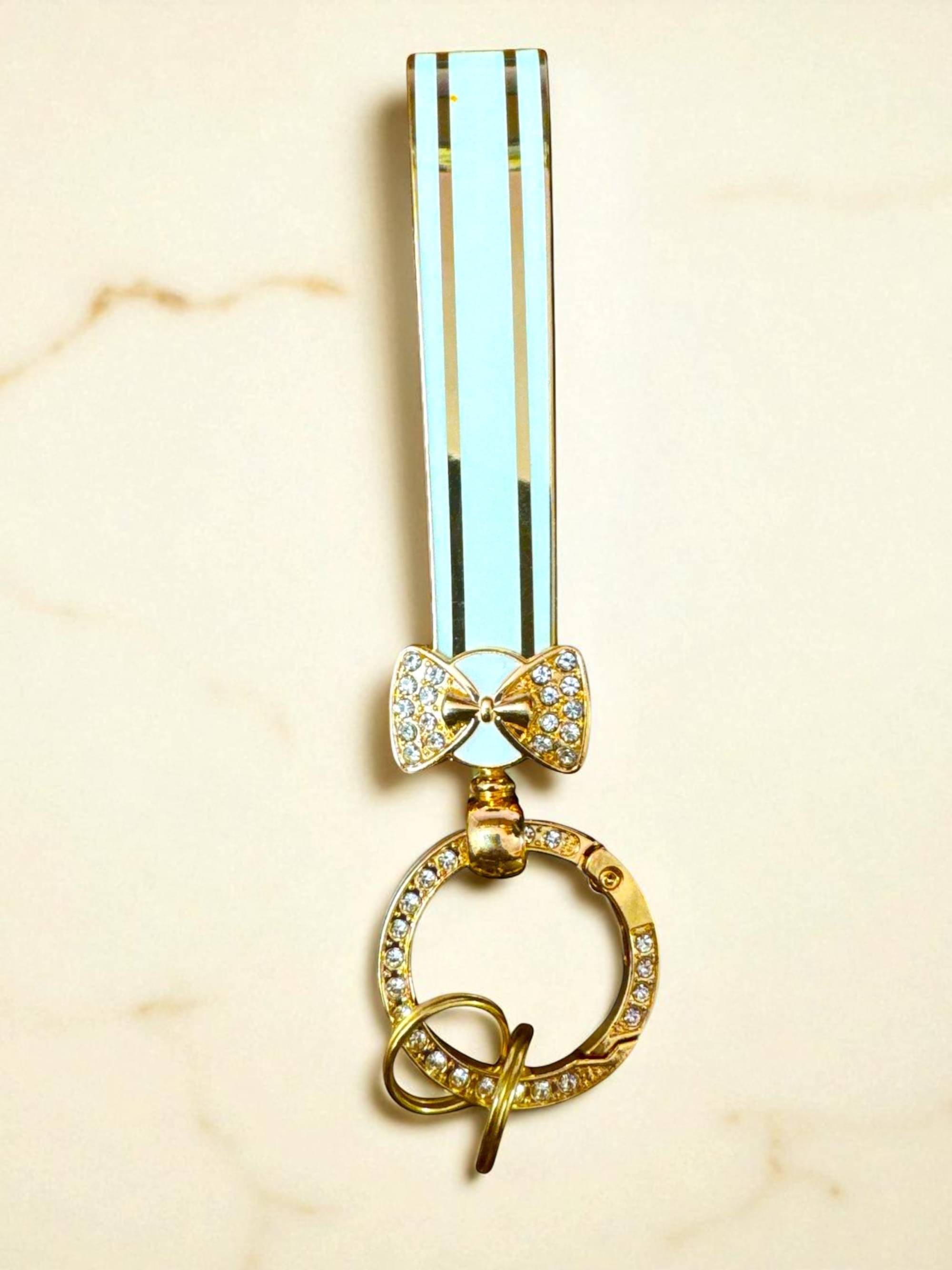     			WinKey White Men's Regular Keychain ( Pack of 1 )