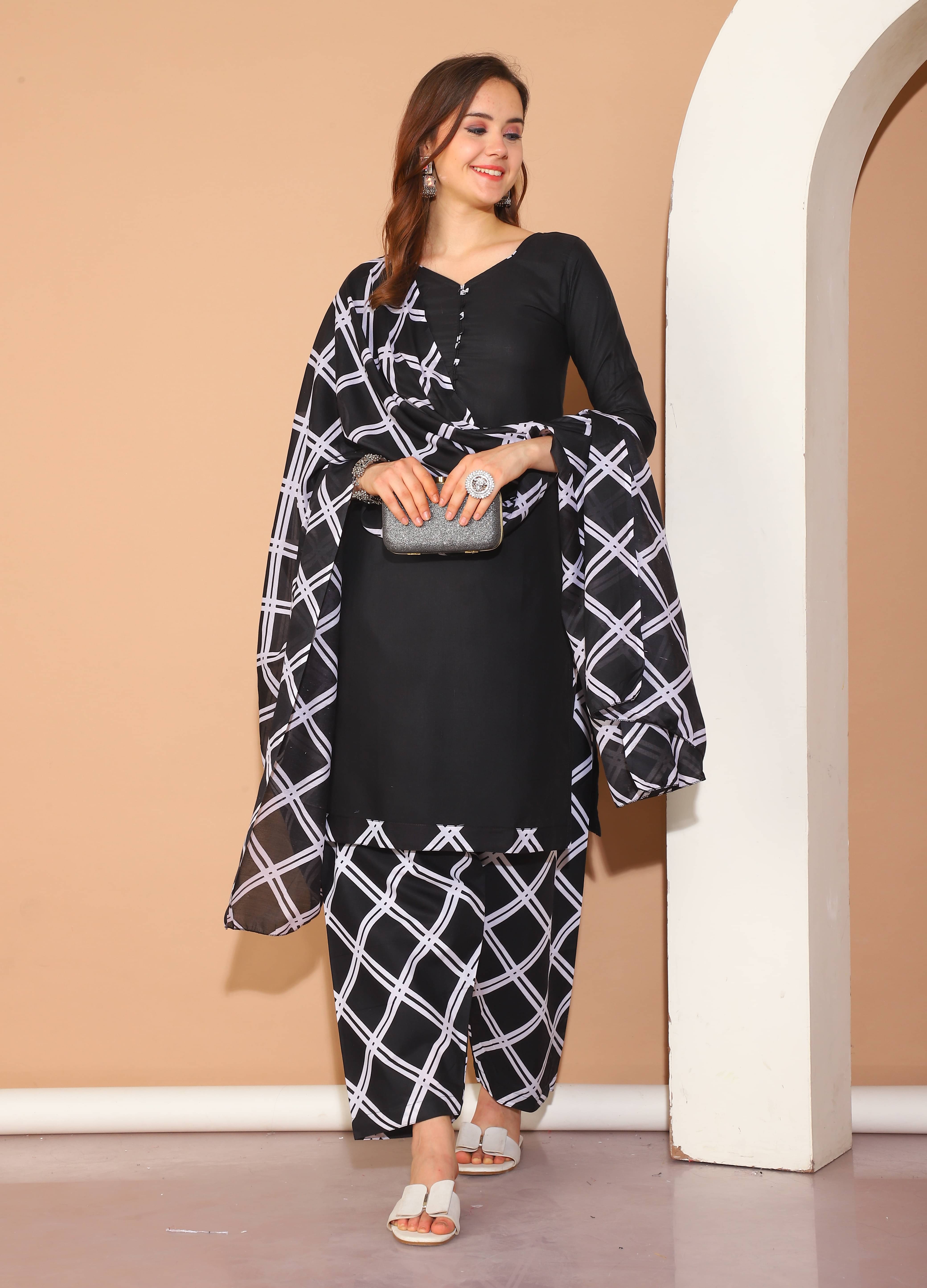     			Aaradhya Fashion Women Cotton Blend Printed Straight Kurti With Patiala Salwar ( Black )