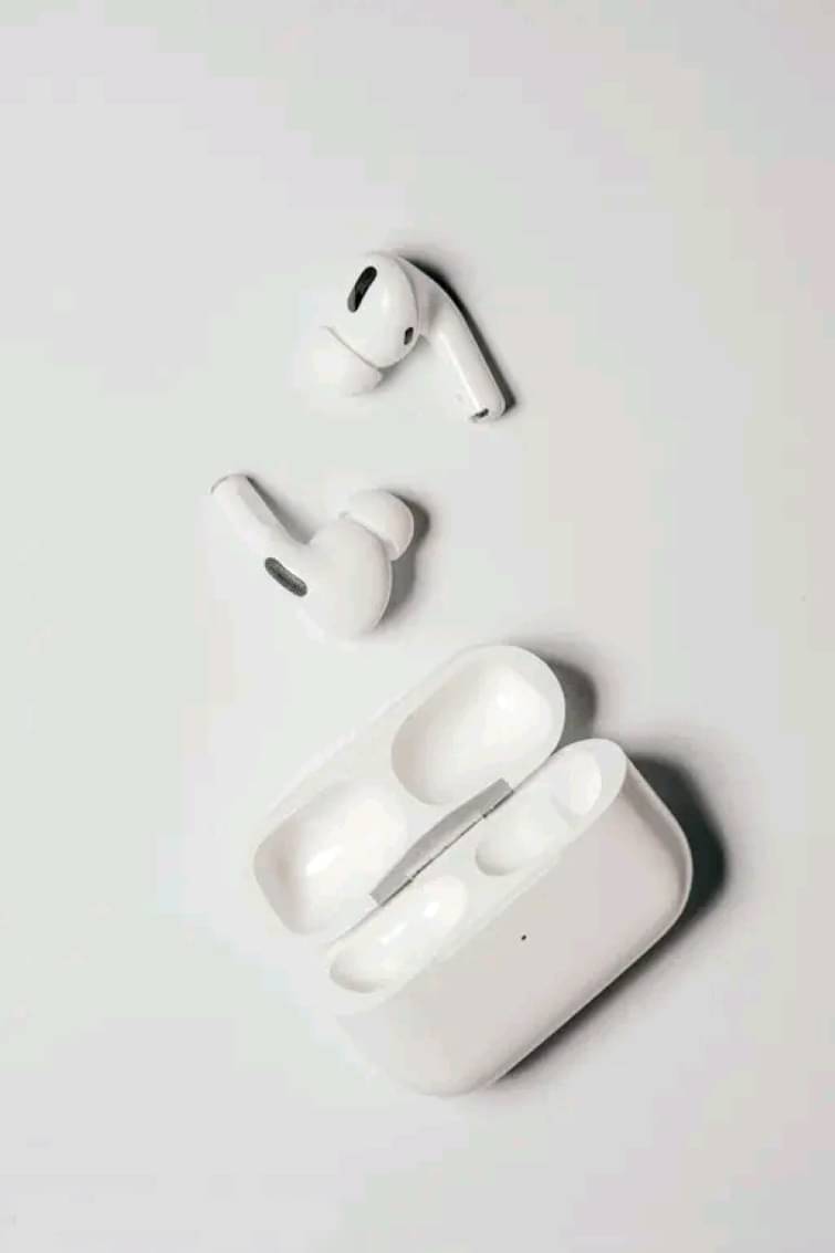 Earbuds 6 Hr Bluetooth True Wireless Earbuds In Ear Bluetooth Headphone Powerfull Bass TWS White Earbuds 6 Hr Bluetooth True Wireless Earbuds In Ear Bluetooth Headphone Powerfull Bass TWS White