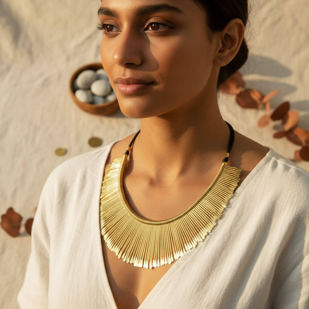     			Nooraa Golden Metal Necklace ( Pack of 1 )