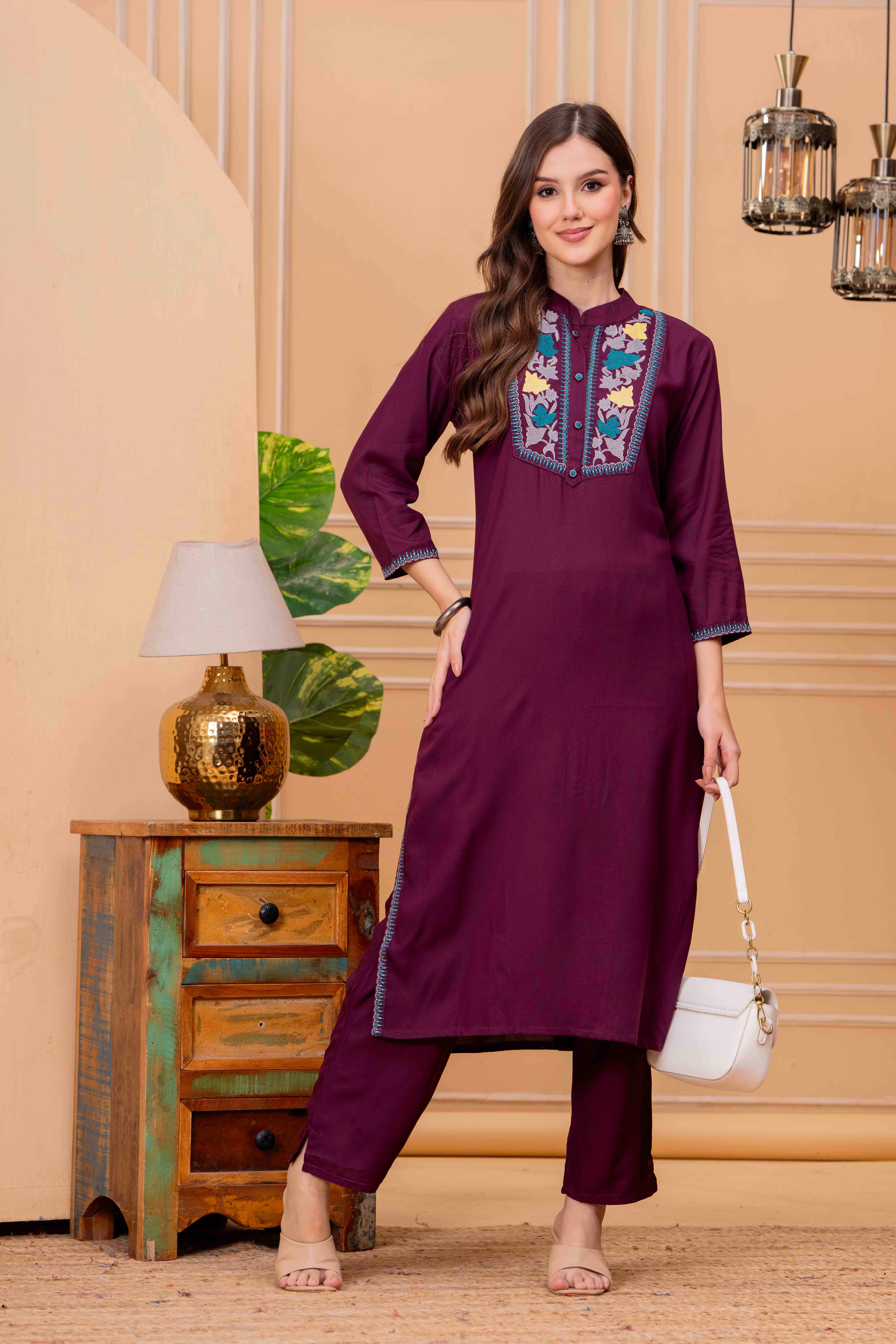     			Oh Mi Dios Women Viscose Self Design Straight Kurti With Pants ( Maroon )