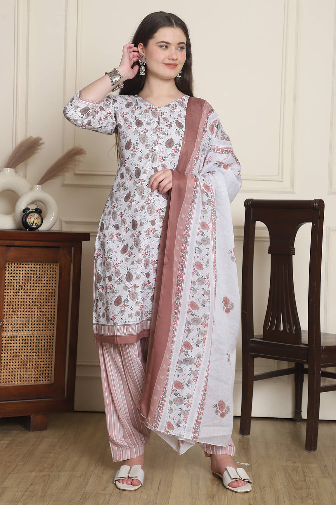     			Rajnandini Women Cotton Blend Printed Straight Kurti With Patiala Salwar ( White )