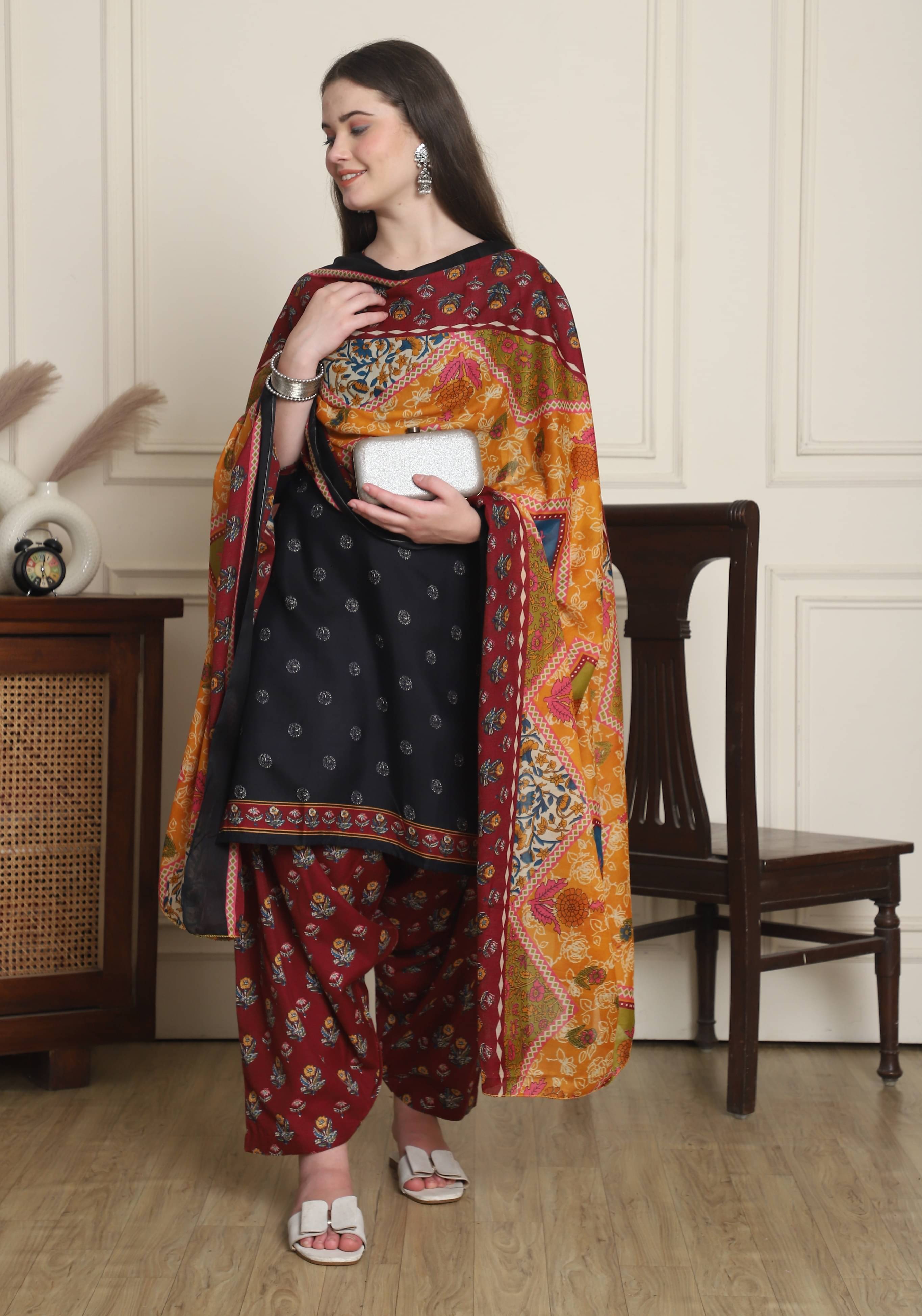 Wonder Weaves Women Cotton Blend Printed Straight Kurti With Patiala Salwar ( Black )     			Wonder Weaves Women Cotton Blend Printed Straight Kurti With Patiala Salwar ( Black )