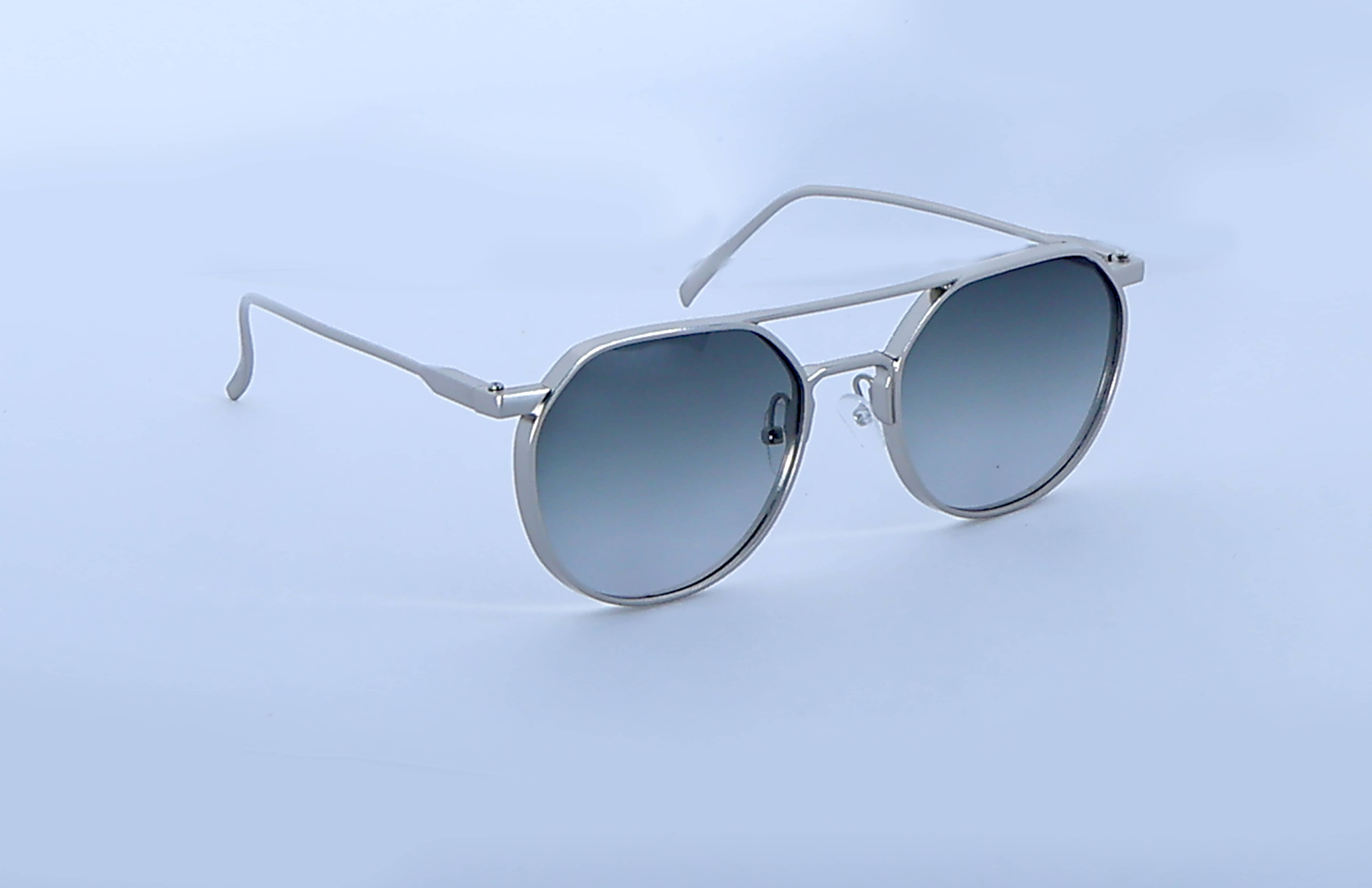     			AMAZEA Silver Round Sunglasses ( Pack of 1 )