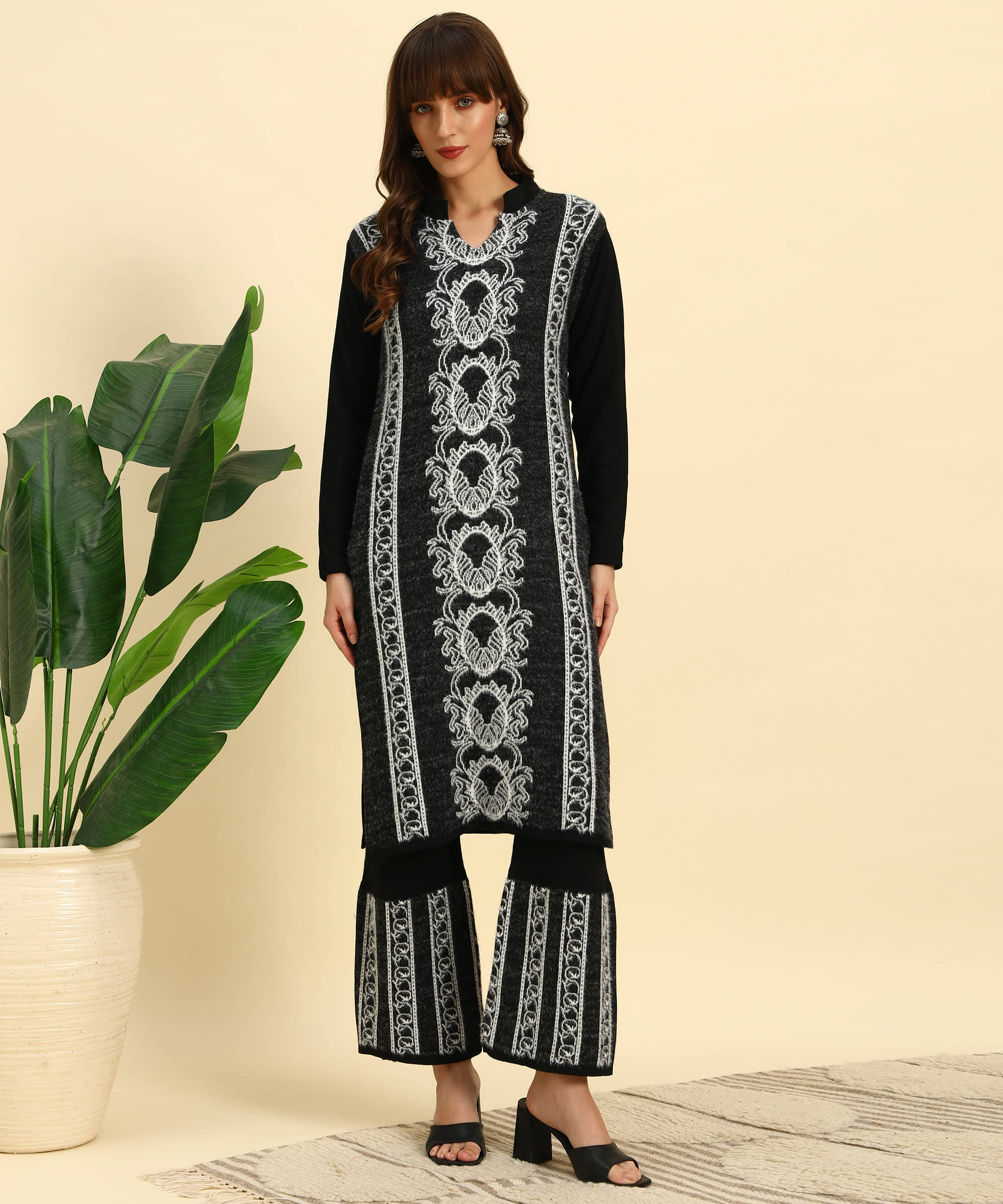     			Canblar Women Woollen Striped Straight Kurti With Palazzo ( Black )