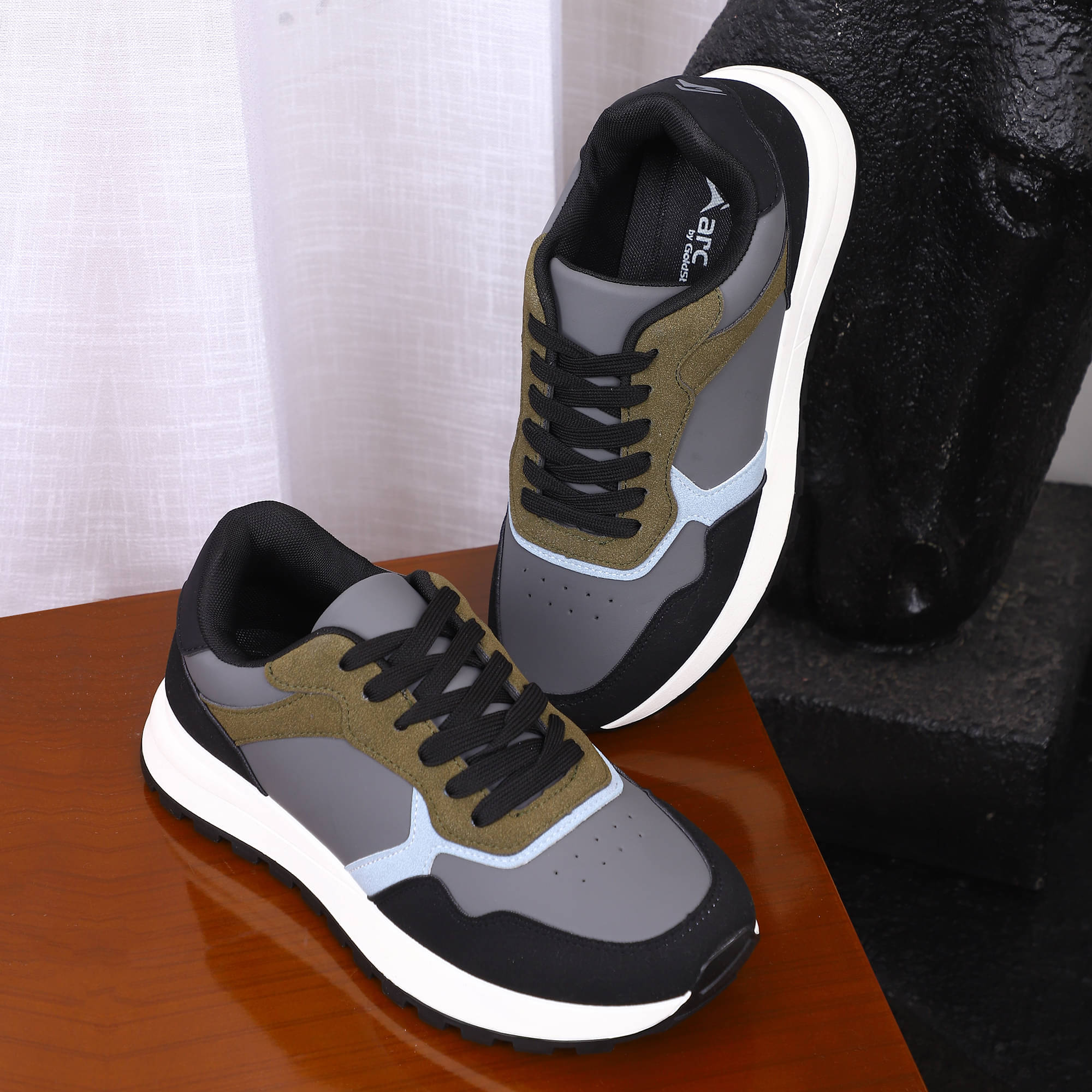     			GOLDSTAR Black Men's Sneakers