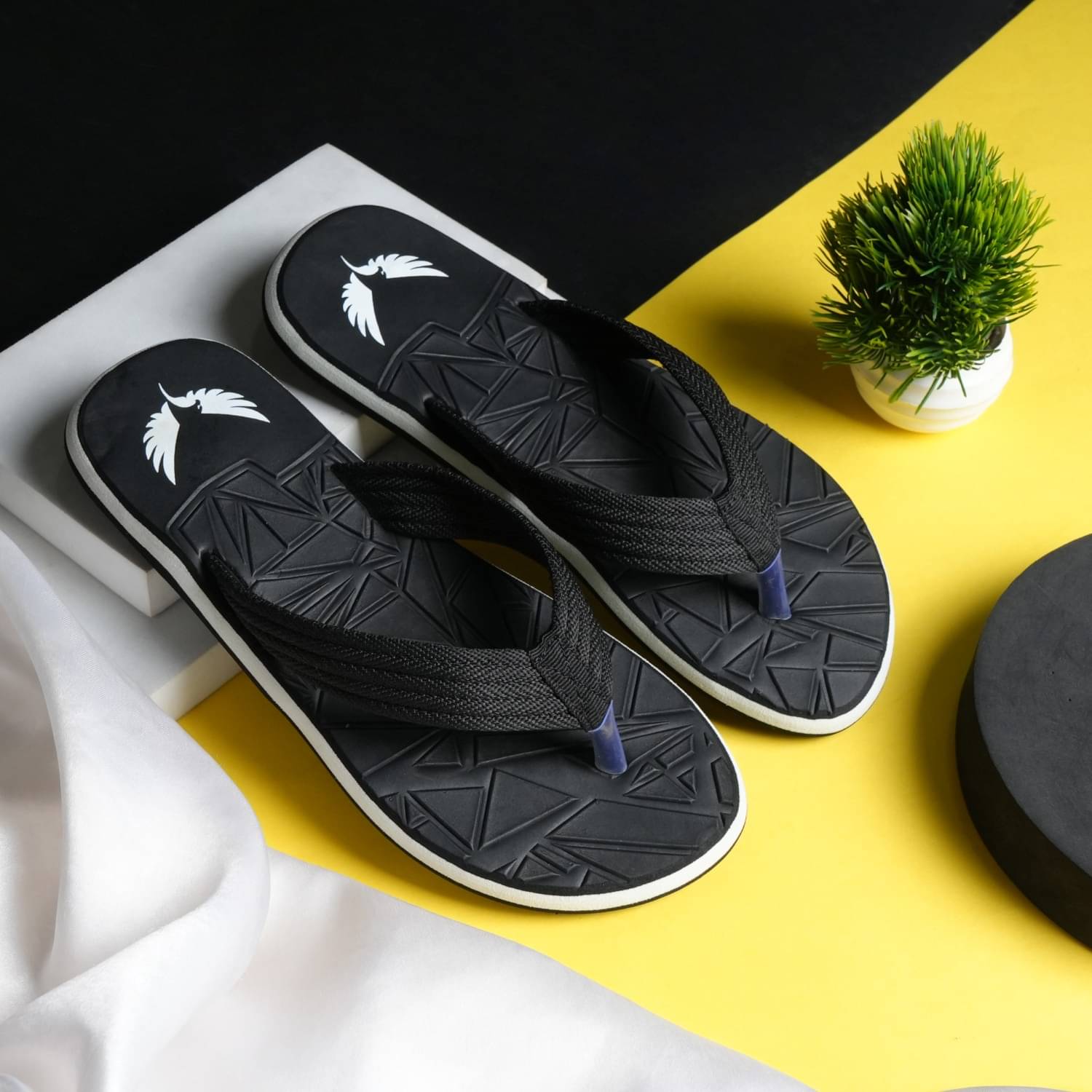     			LiteHawks Black Men's Daily Slipper