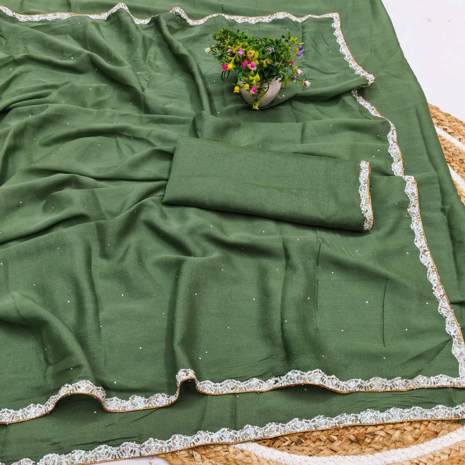     			Madhav Art Georgette Solid Regular Saree With Unstitched Blouse Piece ( Green )