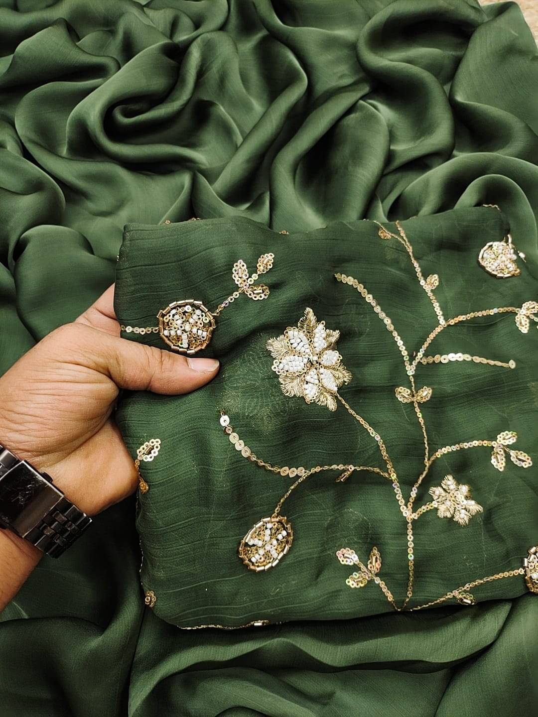     			Madhav Art Silk Solid Regular Saree With Unstitched Blouse Piece ( Olive )