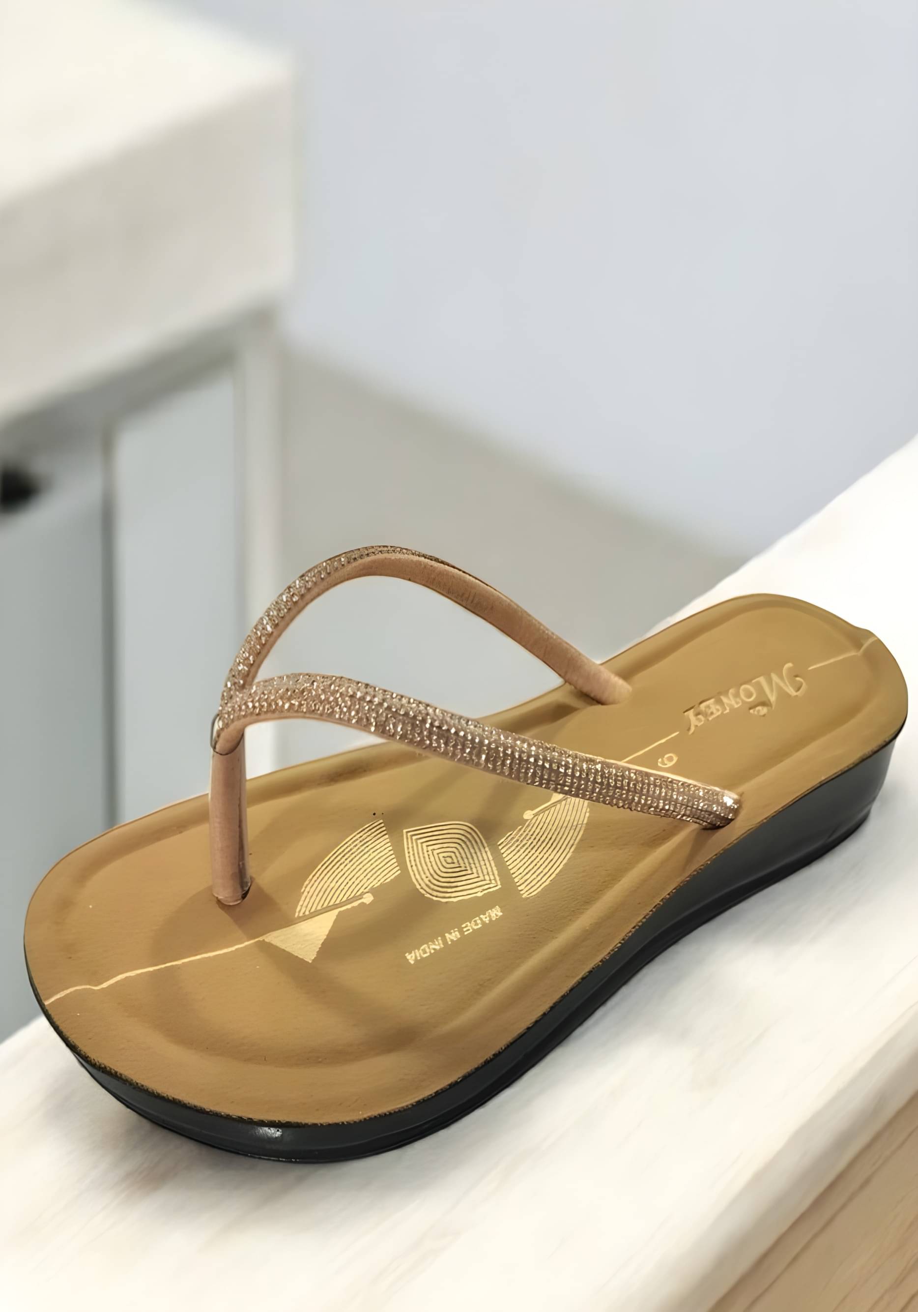     			mr. Money Tan Women's Slipper