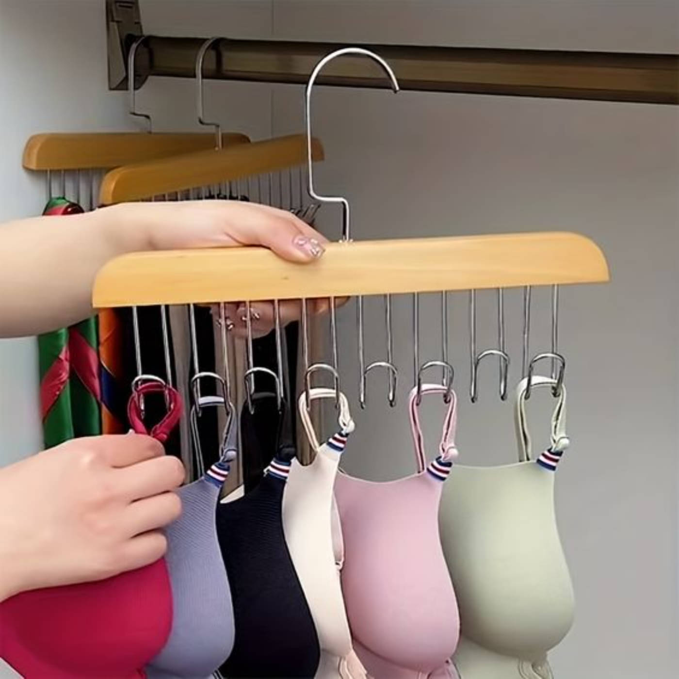    			Wooden Hanger - Multipurpose Adjustable 8 Hooks Closet Wooden Hanger for Lingerie, Belt, Scarf, Tie, Garments, Perfect Storage Holder Organizer Hangers for Wardrobe and Cupboard (28X19CM, 1)