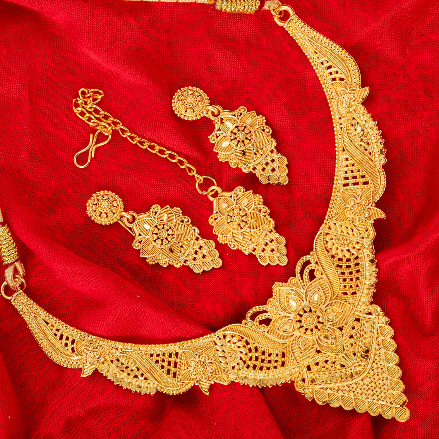     			yashimpex Gold Brass Necklace Set ( Pack of 1 )