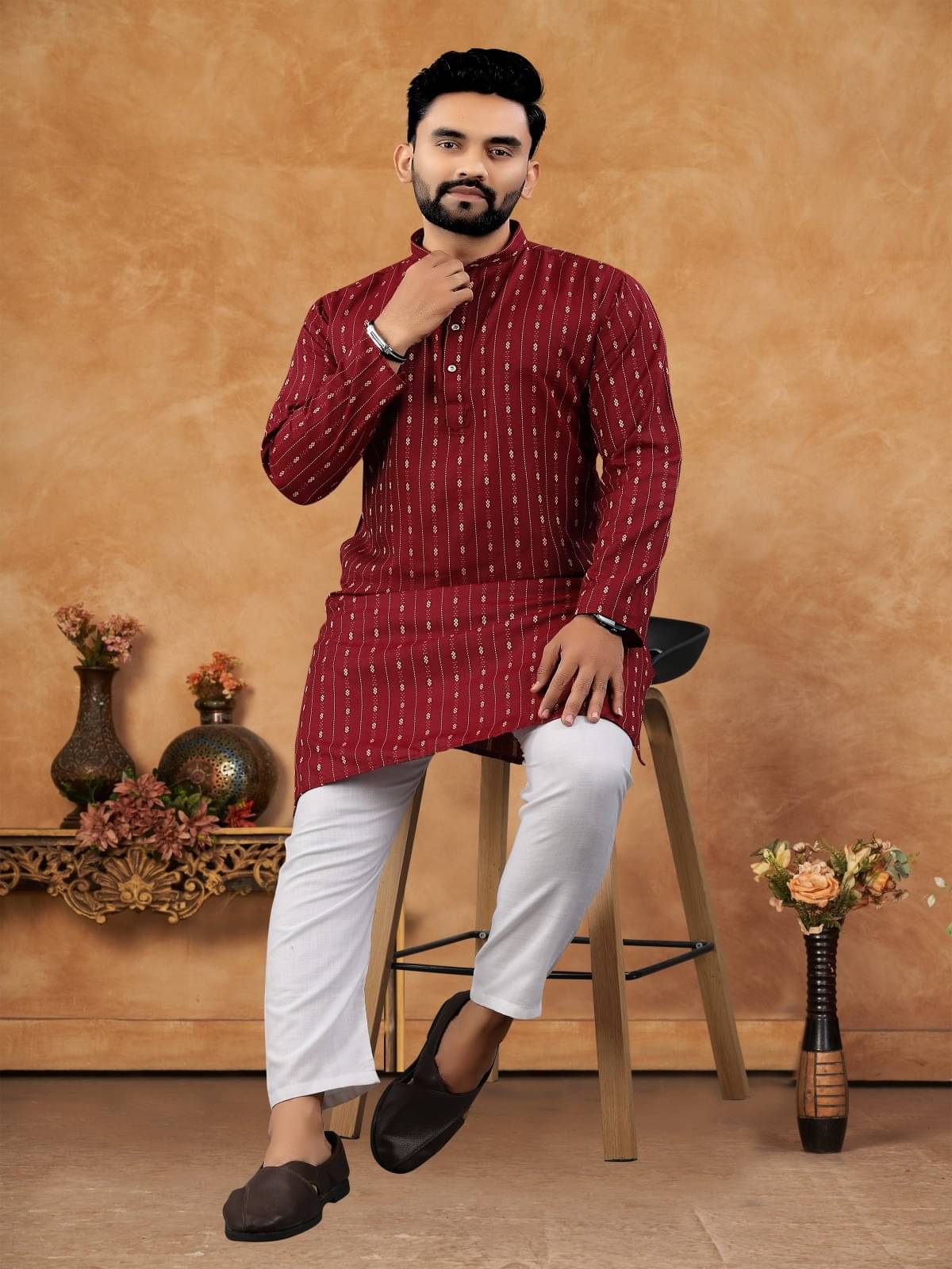     			AMAR VSTRA Red Cotton Blend Men's Regular Kurta ( Pack of 1 )