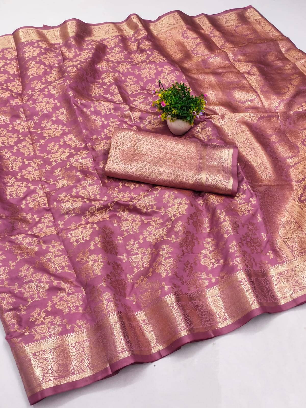    			Aika Bangalore Silk Embroidered Regular Saree With Unstitched Blouse Piece ( Pink )