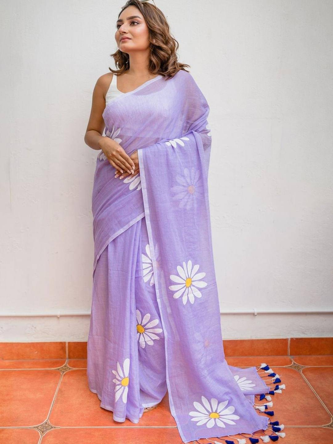 Apnisha Linen Printed Regular Saree With Unstitched Blouse Piece ( Lavender )     			Apnisha Linen Printed Regular Saree With Unstitched Blouse Piece ( Lavender )
