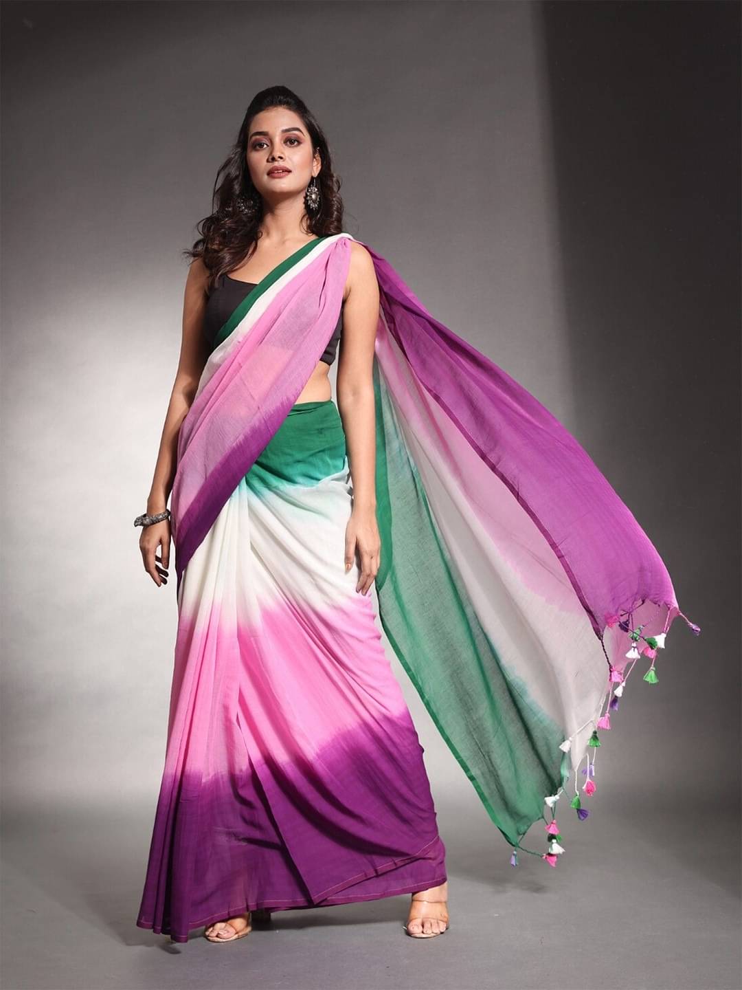 Apnisha Linen Dyed Regular Saree With Unstitched Blouse Piece ( Pink ) Apnisha Linen Dyed Regular Saree With Unstitched Blouse Piece ( Pink )