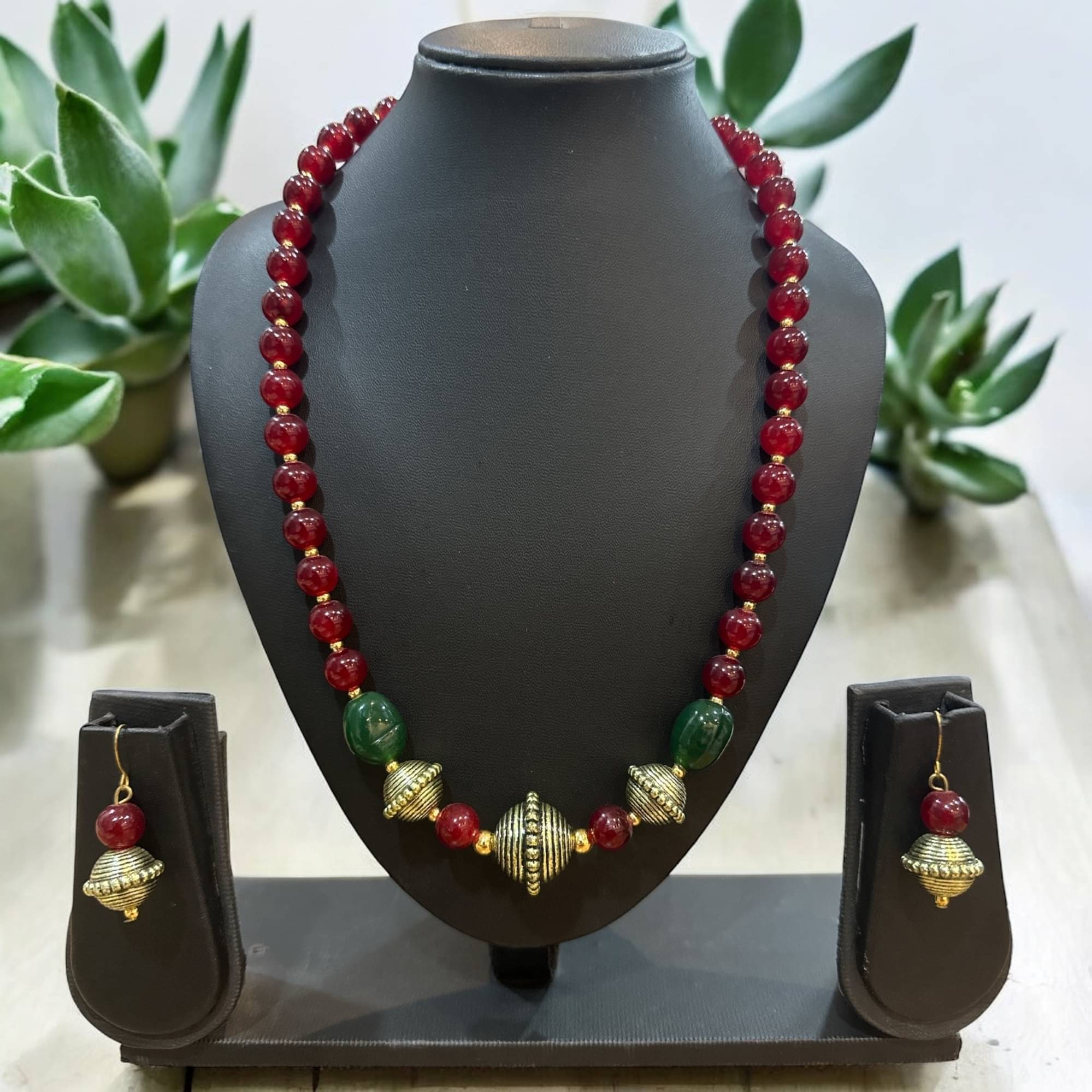     			JN HANDICRAFT Maroon Glass Necklace Set ( Pack of 1 )