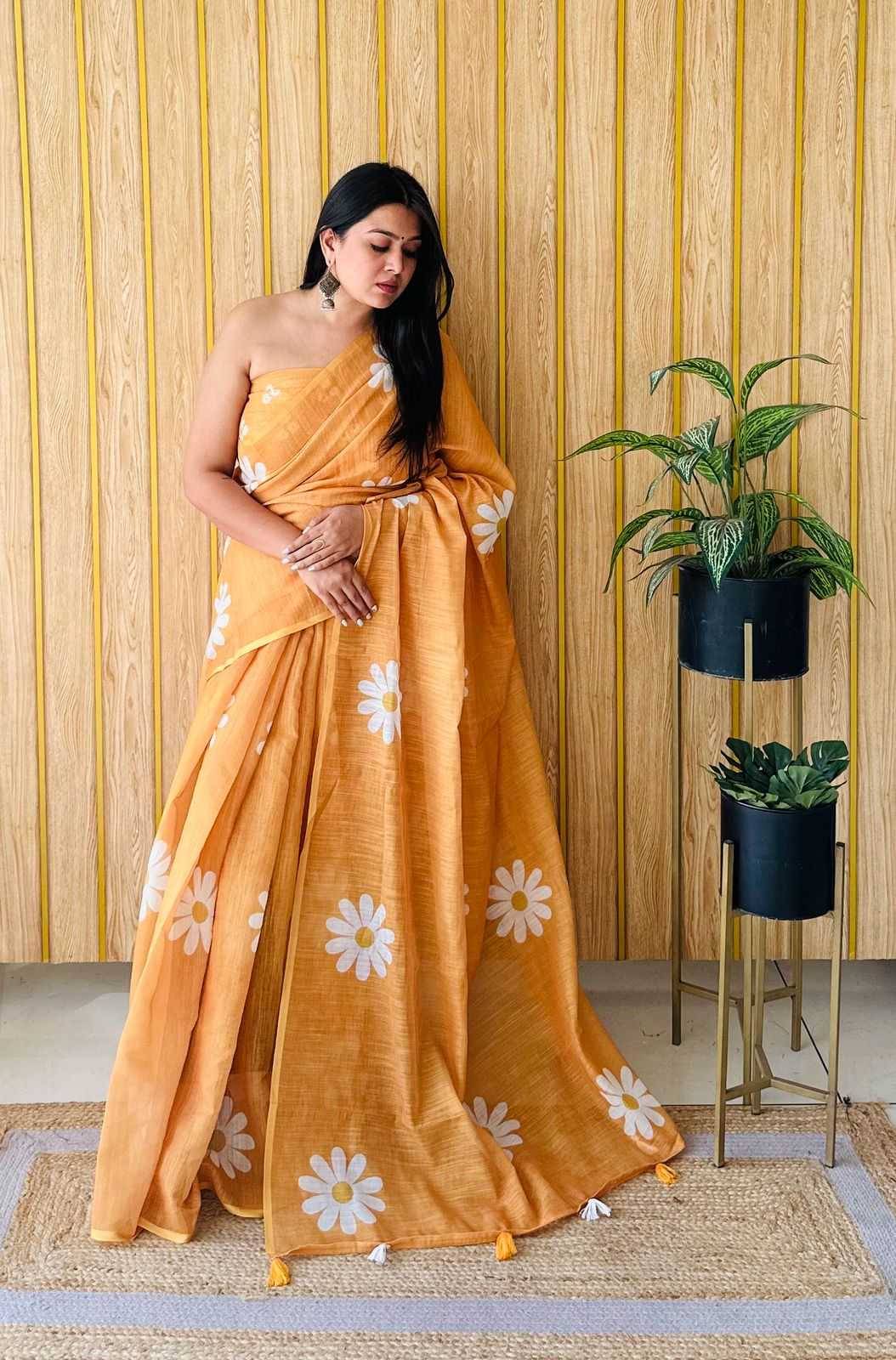     			JULEE Linen Printed Regular Saree With Unstitched Blouse Piece ( Peach )