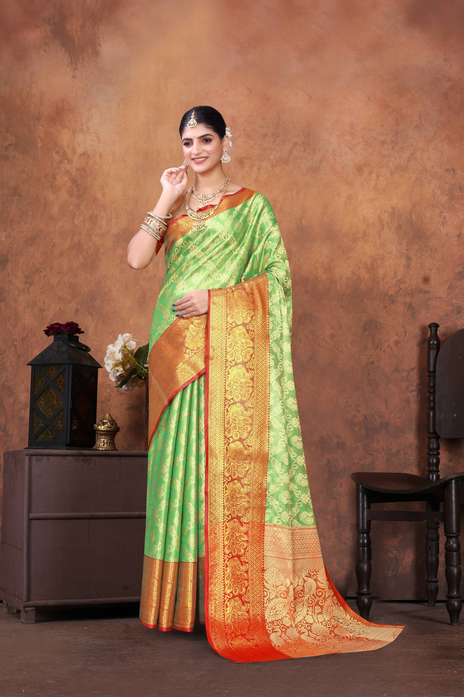     			JULEE Silk Solid Regular Saree With Unstitched Blouse Piece ( Lime Green1 )